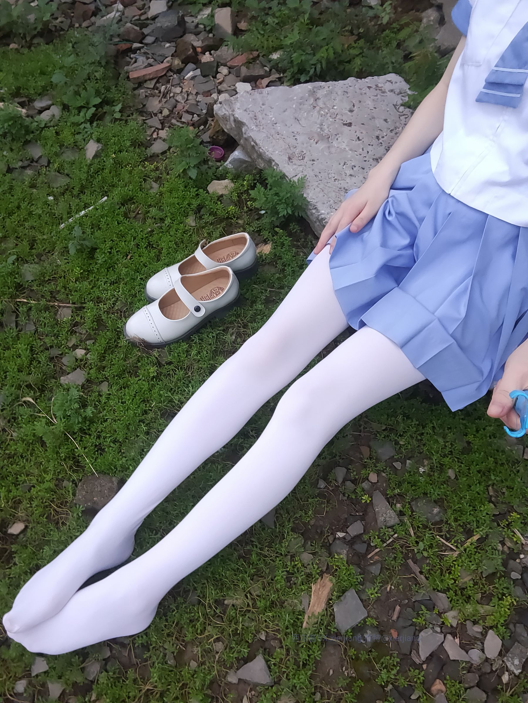 [福利COS] 微博萌妹子西尔酱 - 青草水手服