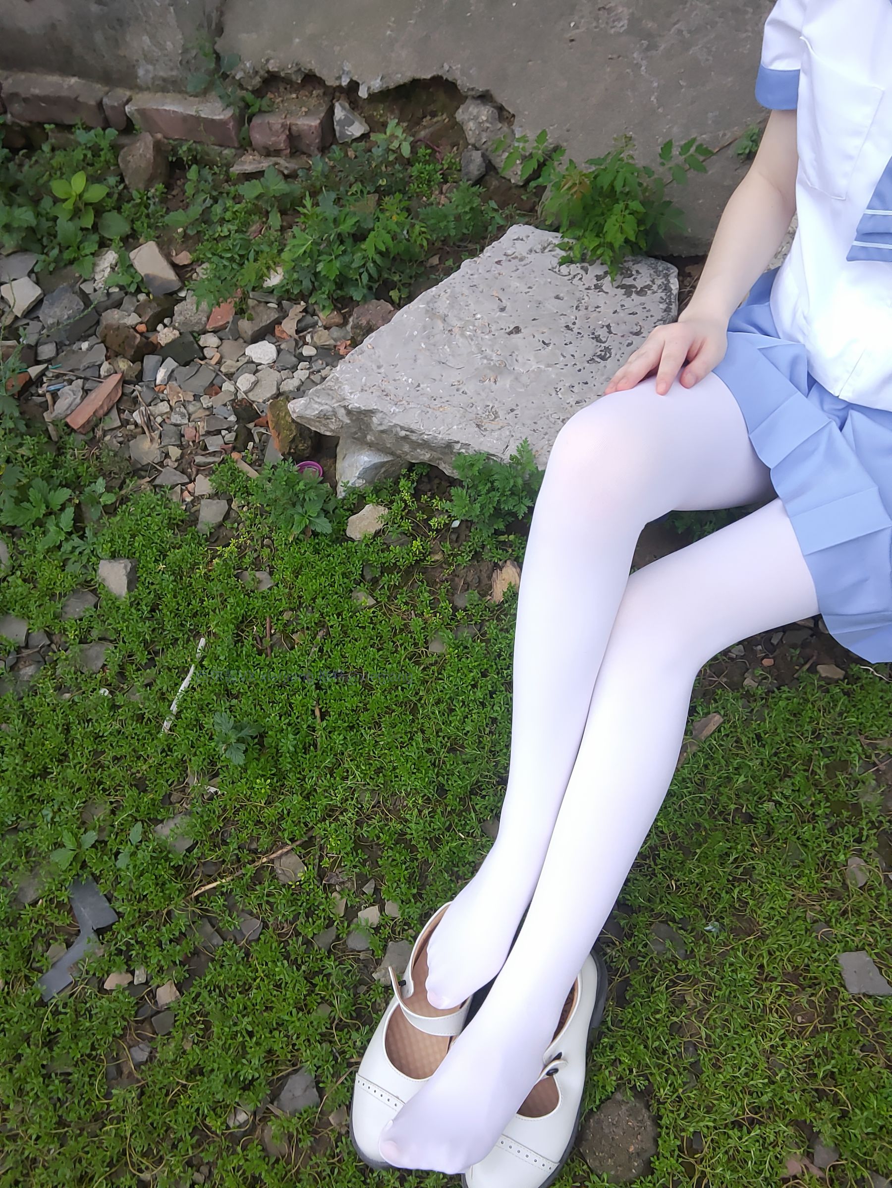 [福利COS] 微博萌妹子西尔酱 - 青草水手服