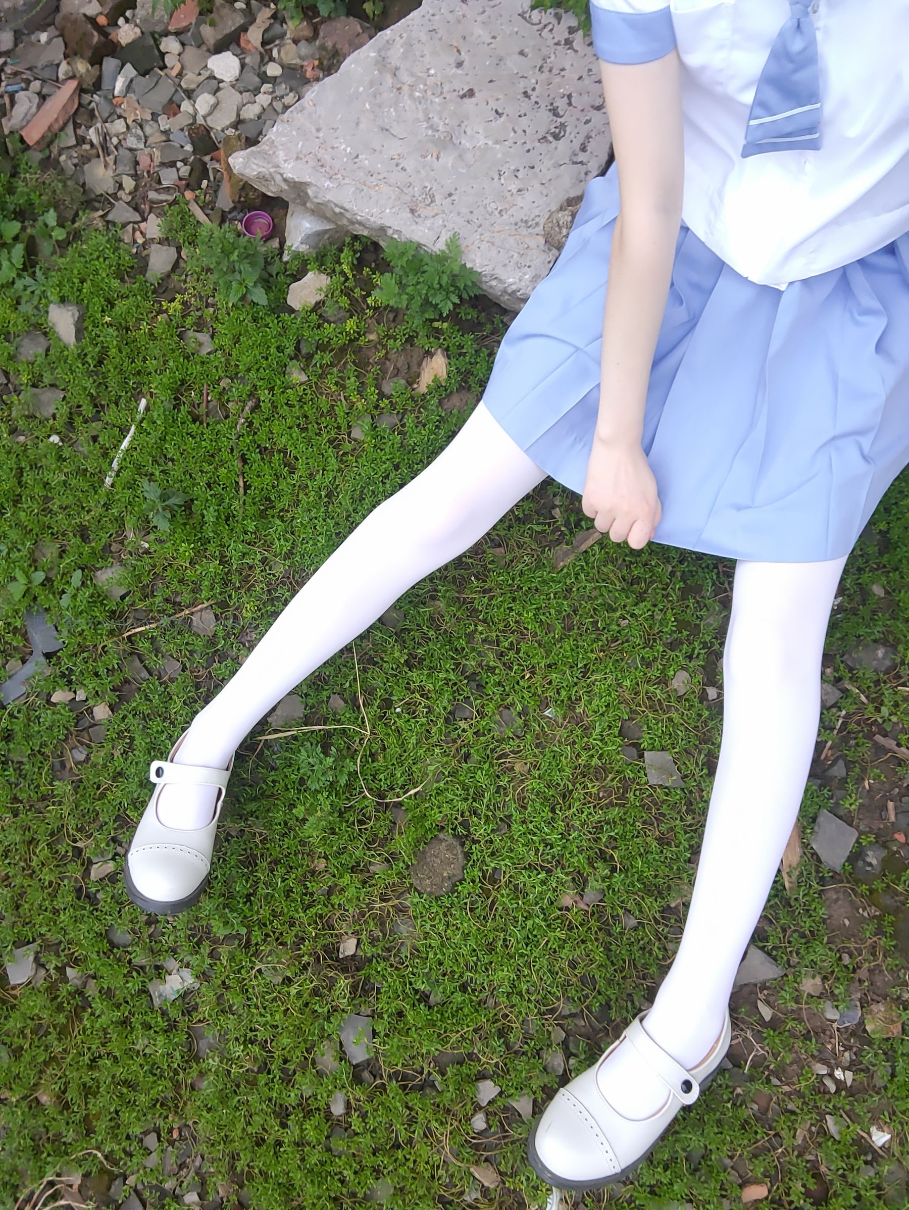 [福利COS] 微博萌妹子西尔酱 - 青草水手服