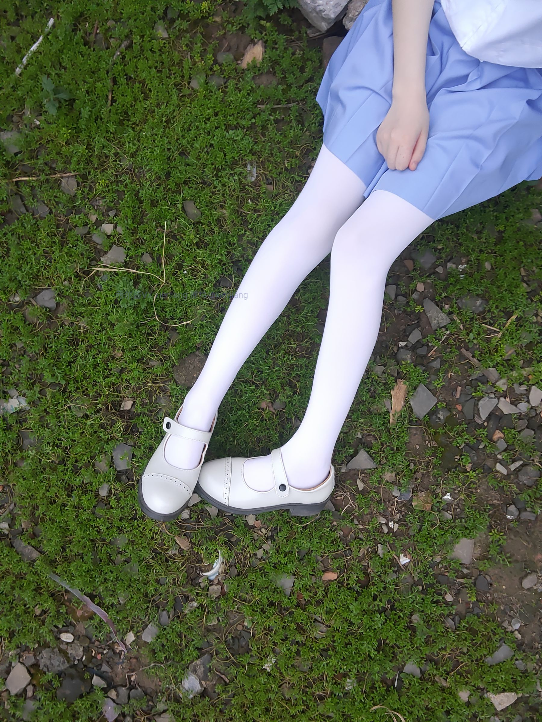 [福利COS] 微博萌妹子西尔酱 - 青草水手服