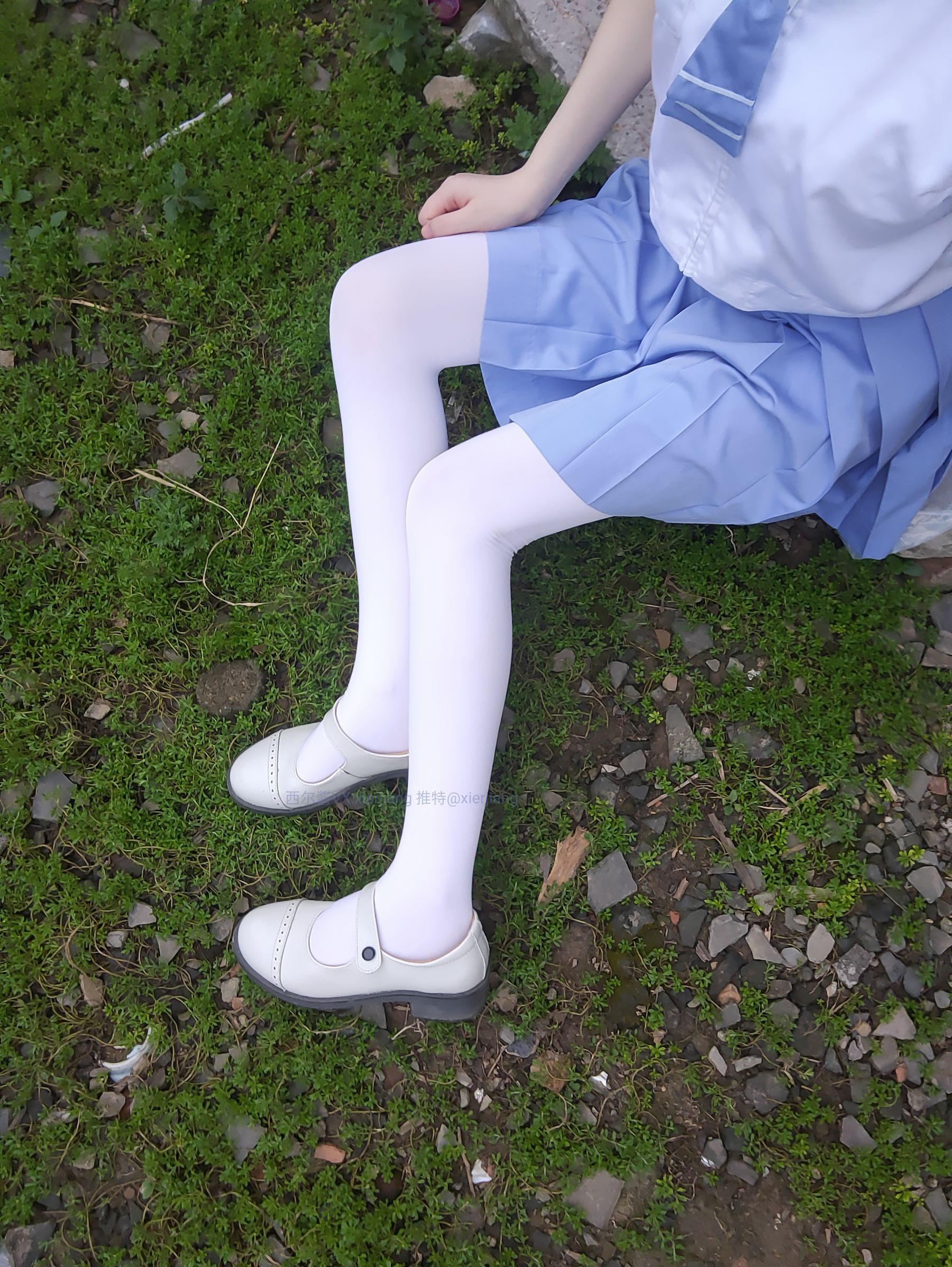 [福利COS] 微博萌妹子西尔酱 - 青草水手服