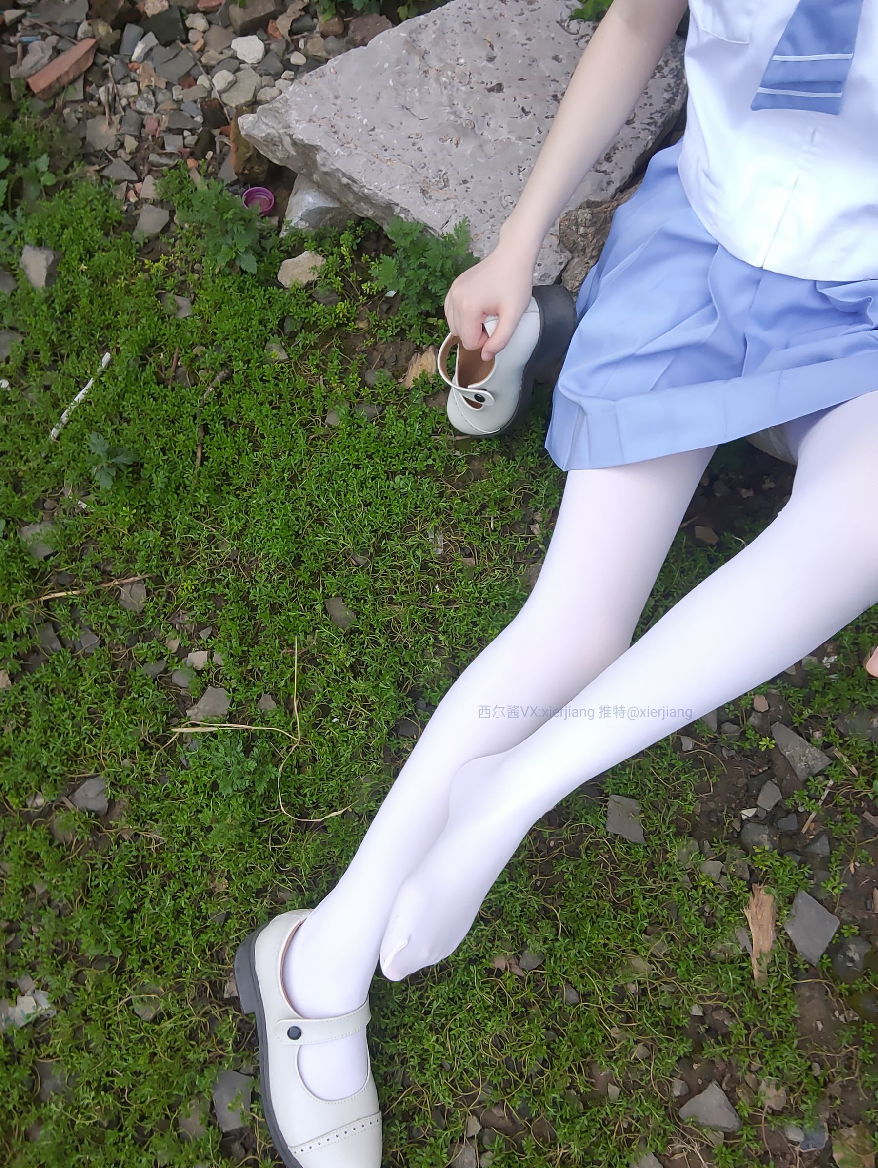 [福利COS] 微博萌妹子西尔酱 - 青草水手服