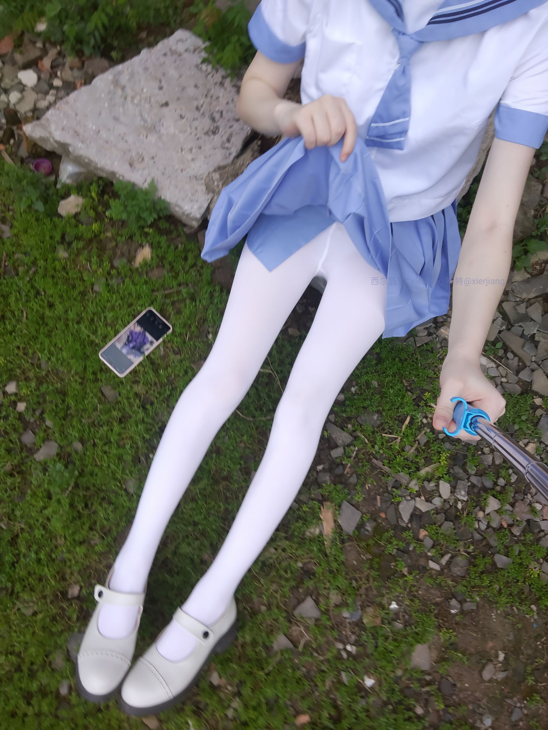 [福利COS] 微博萌妹子西尔酱 - 青草水手服