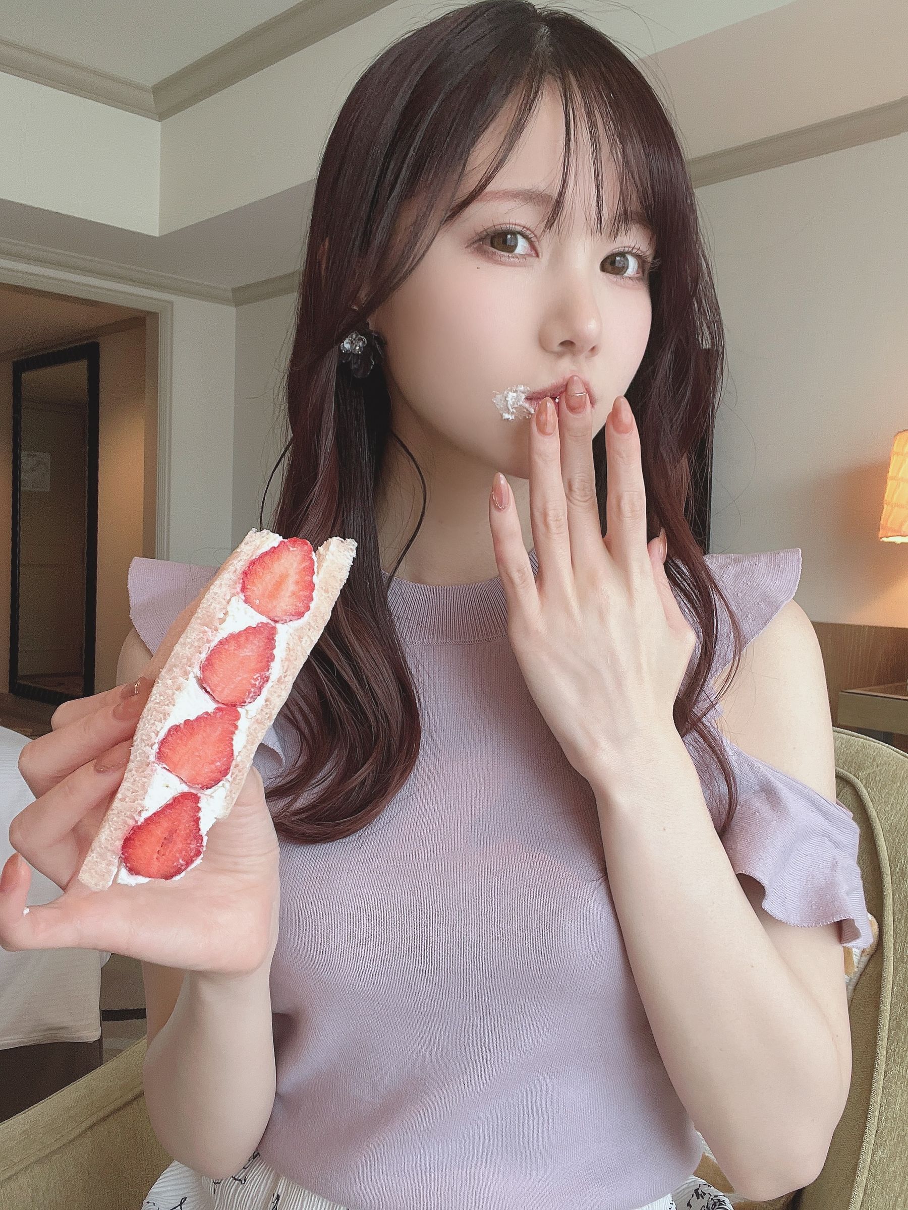 [福利COS] 日本甜美COSERけんけん[fantia] 2022.05 暑がりなお姉さん