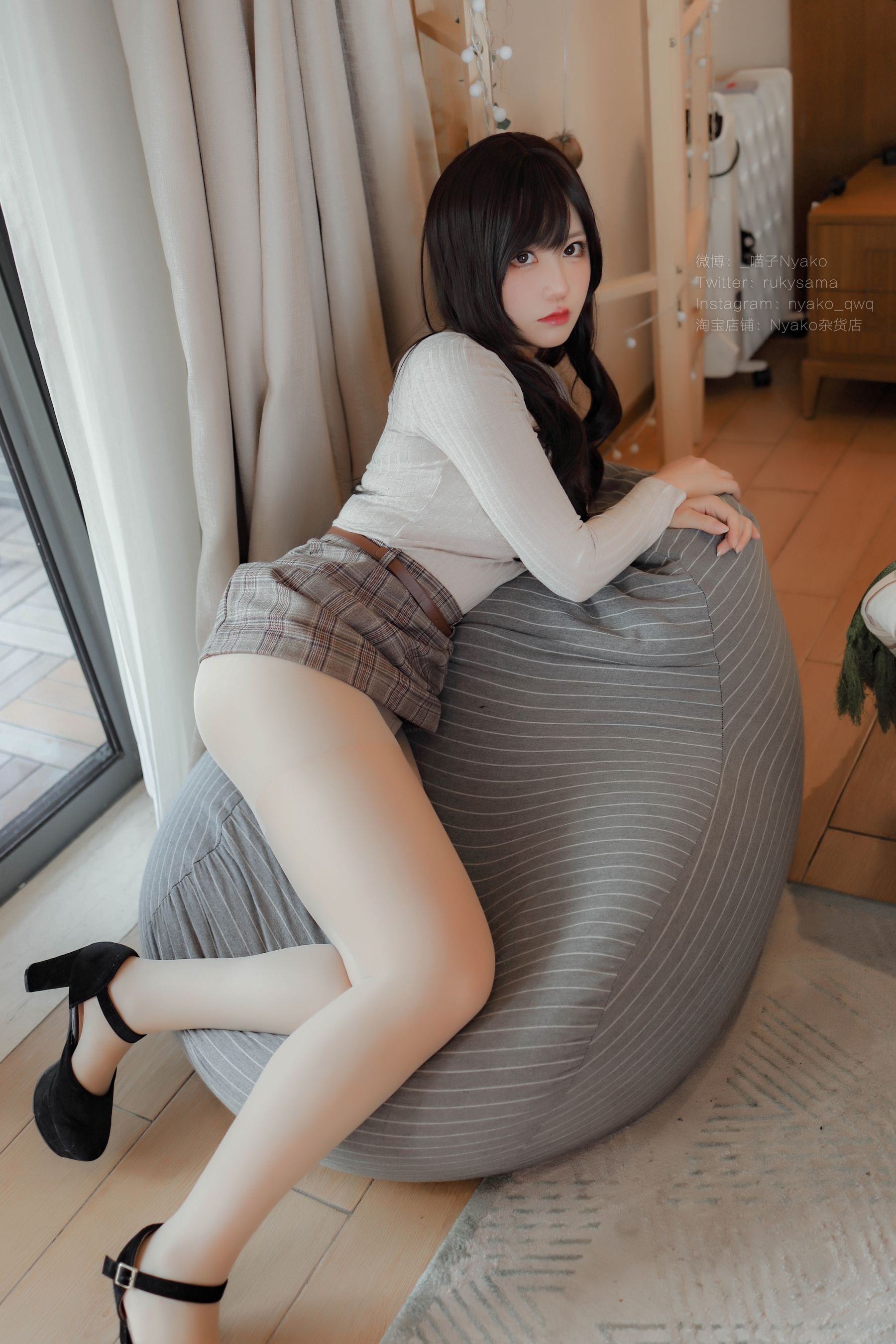 [福利COS] 萌妹子Nyako喵子 - 人妻本