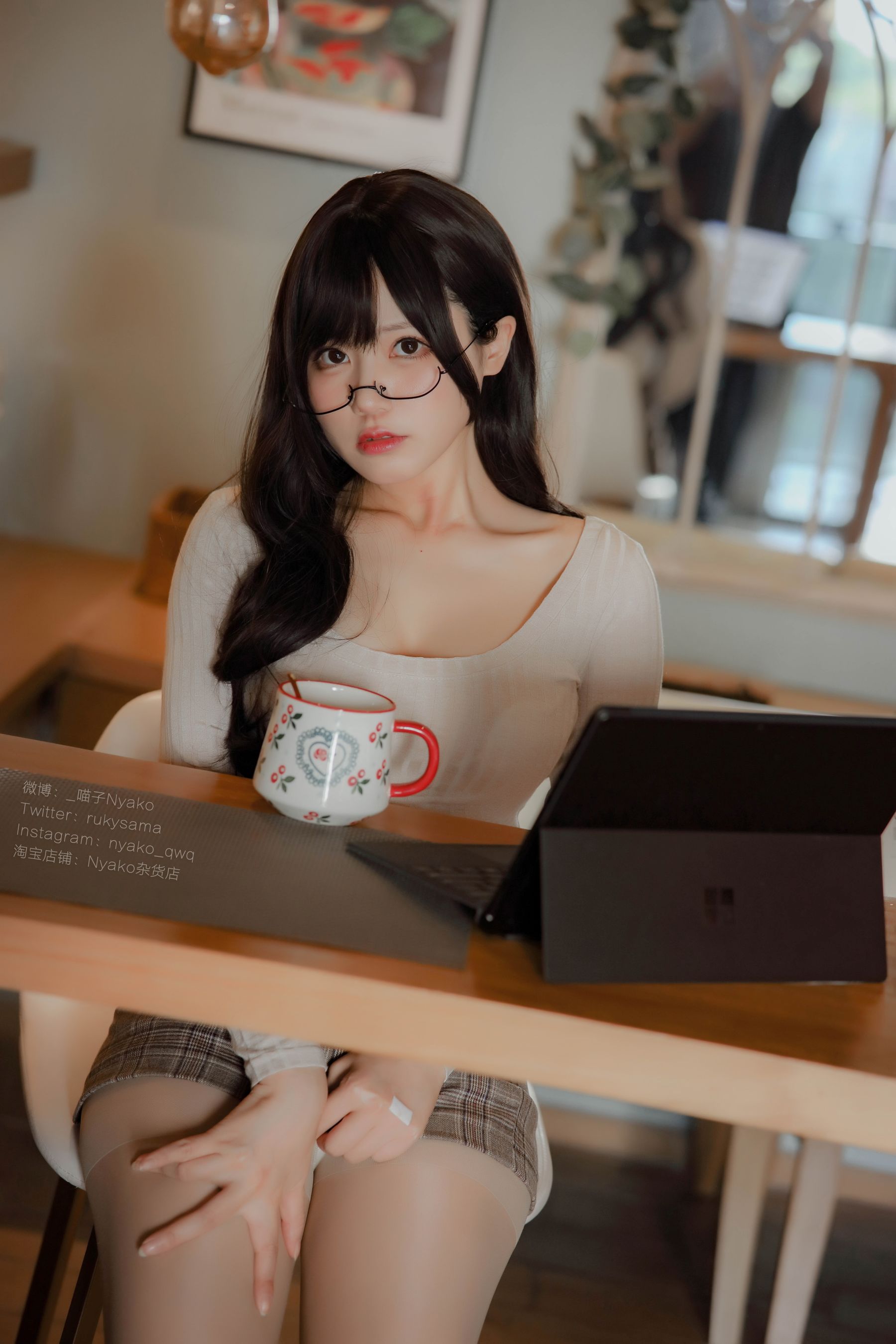 [福利COS] 萌妹子Nyako喵子 - 人妻本