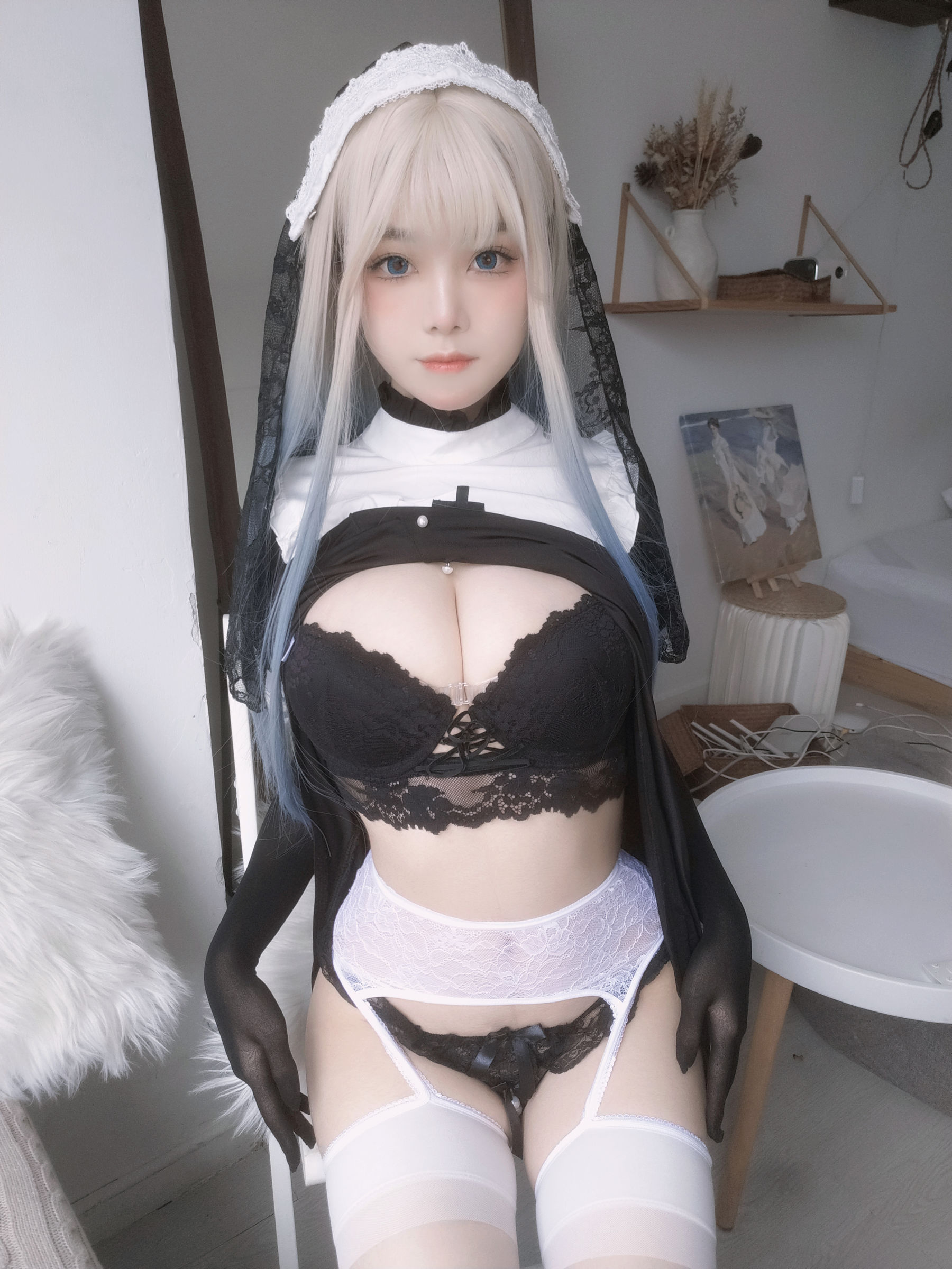 [福利COS] 萌系小姐姐蜜汁猫裘 - 修女自拍