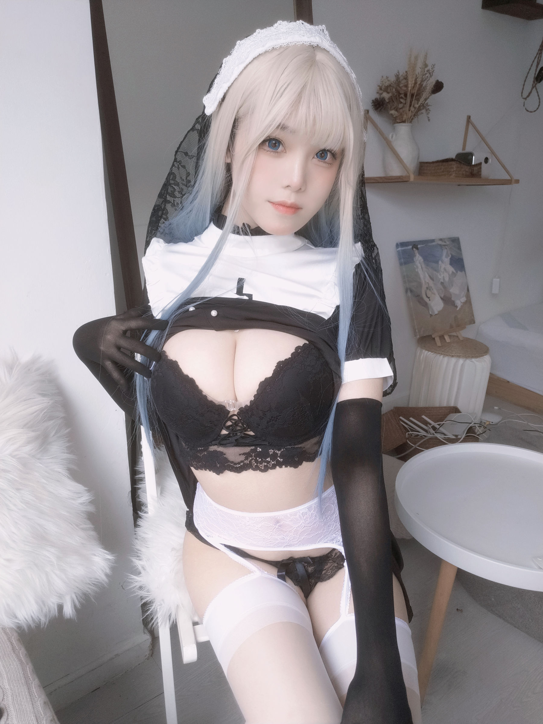 [福利COS] 萌系小姐姐蜜汁猫裘 - 修女自拍