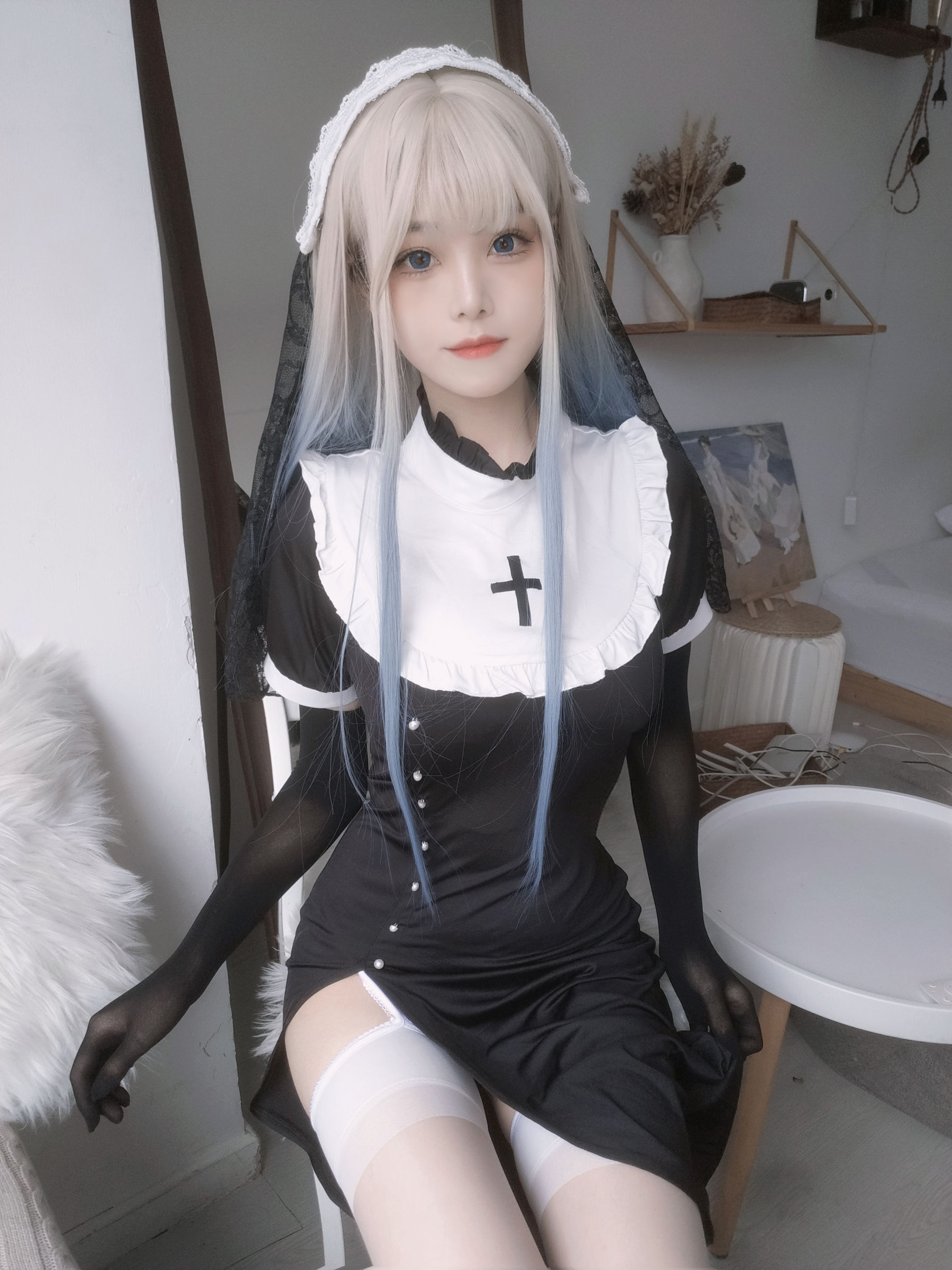 [福利COS] 萌系小姐姐蜜汁猫裘 - 修女自拍