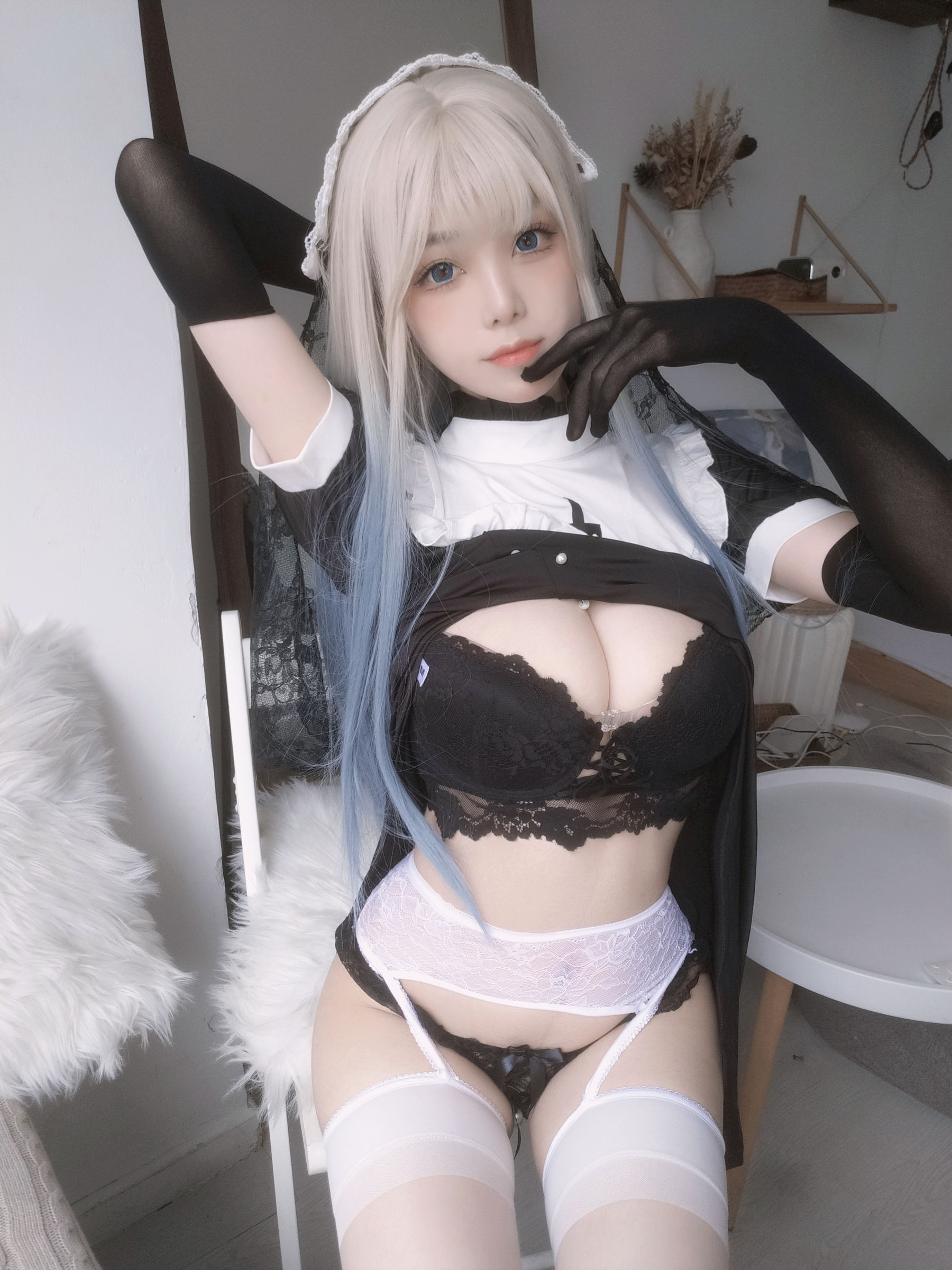 [福利COS] 萌系小姐姐蜜汁猫裘 - 修女自拍