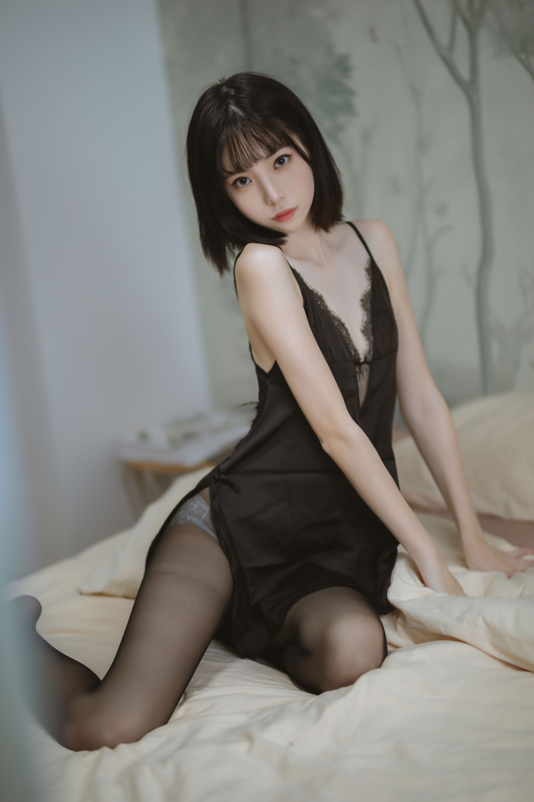 [福利COS] 许岚 - 黑色蕾丝睡衣