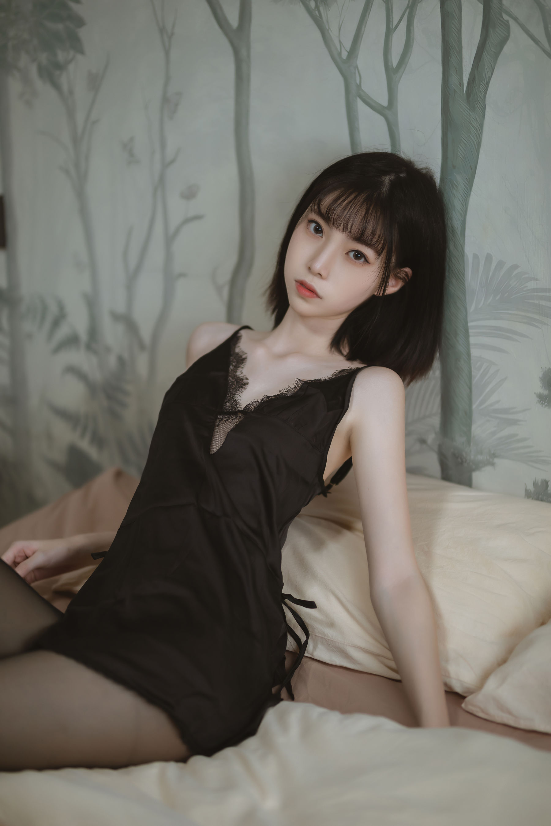 [福利COS] 许岚 - 黑色蕾丝睡衣