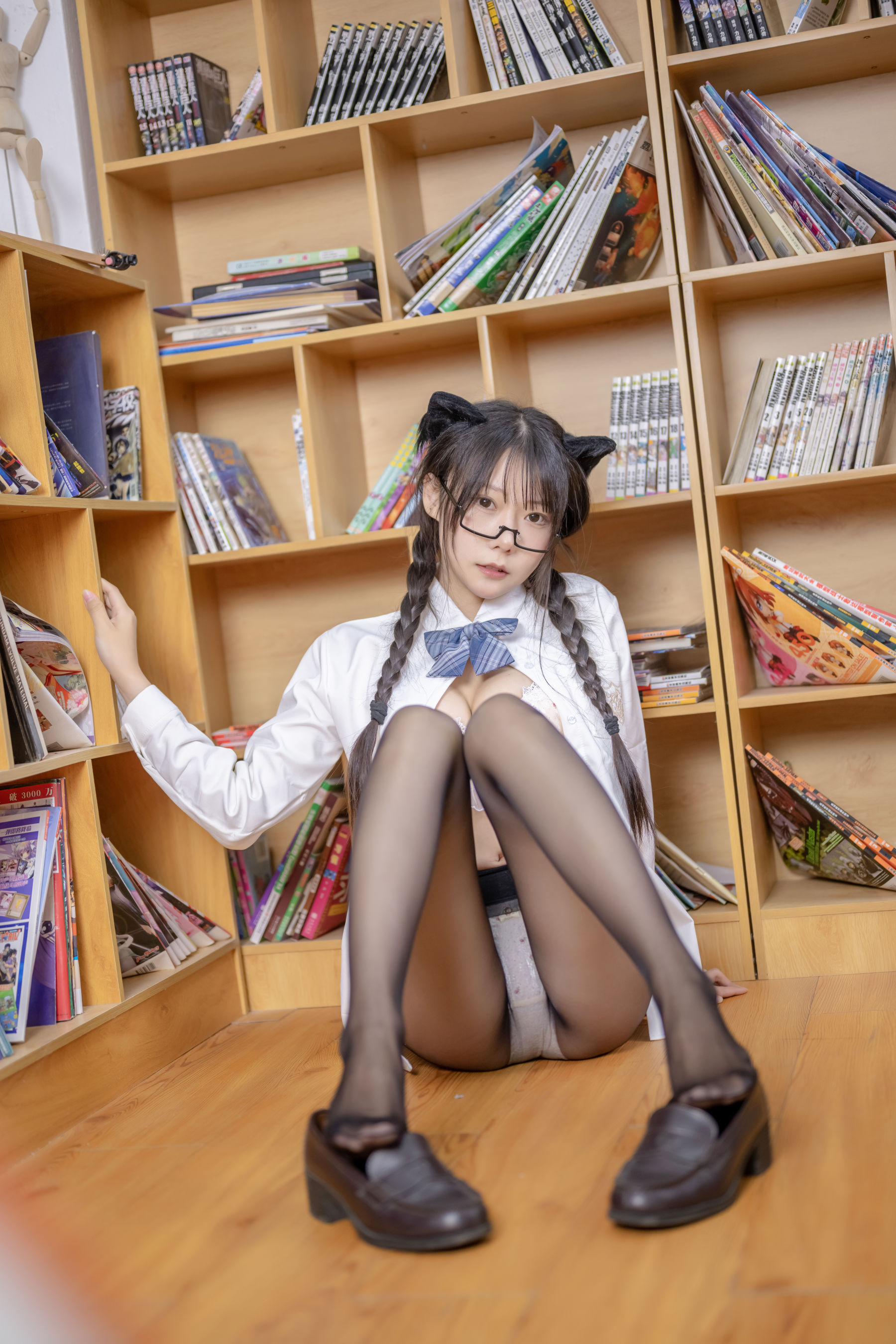 [福利COS] 香草喵露露写真 - 小露乱撞 JK制服