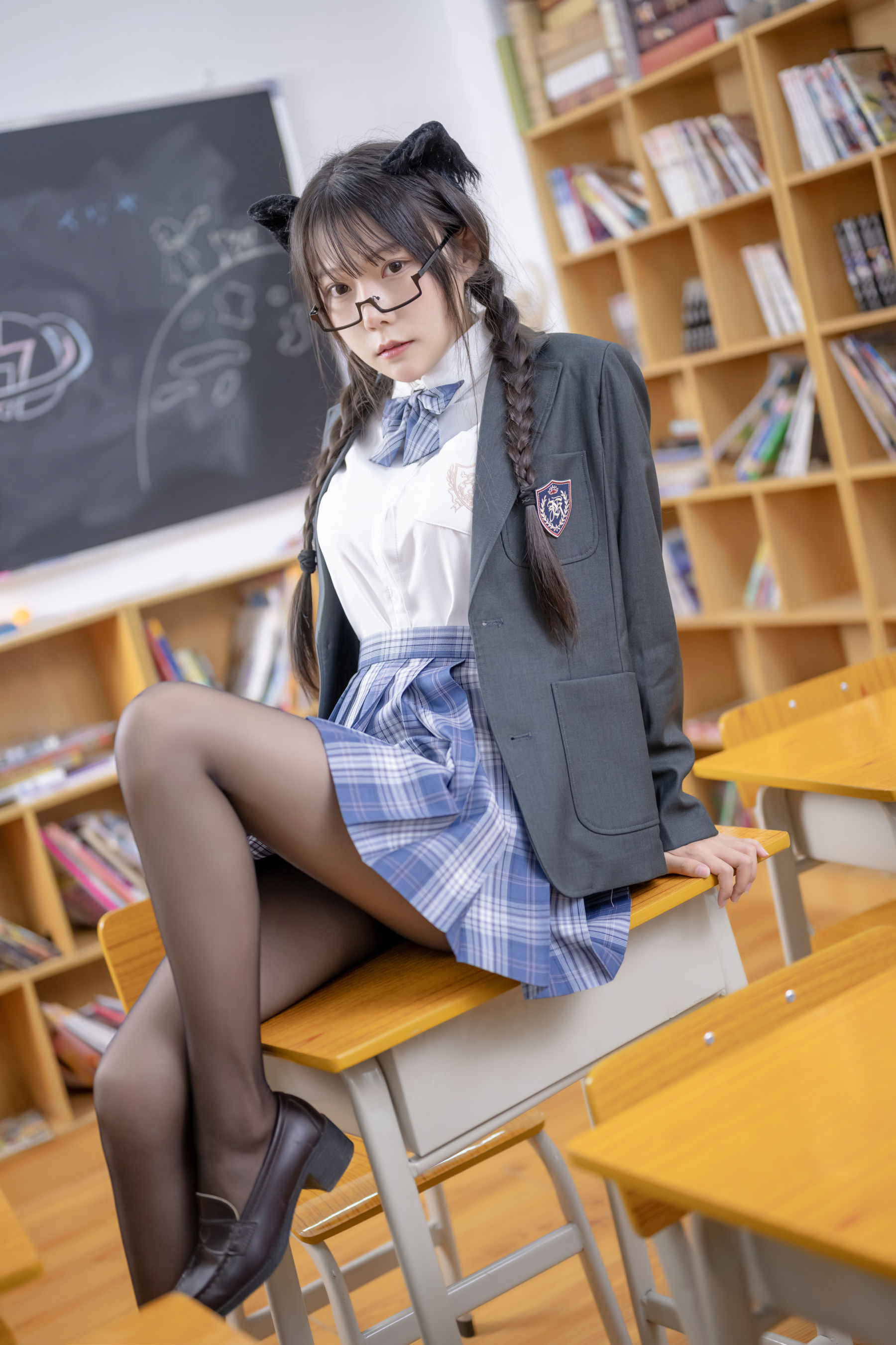 [福利COS] 香草喵露露写真 - 小露乱撞 JK制服