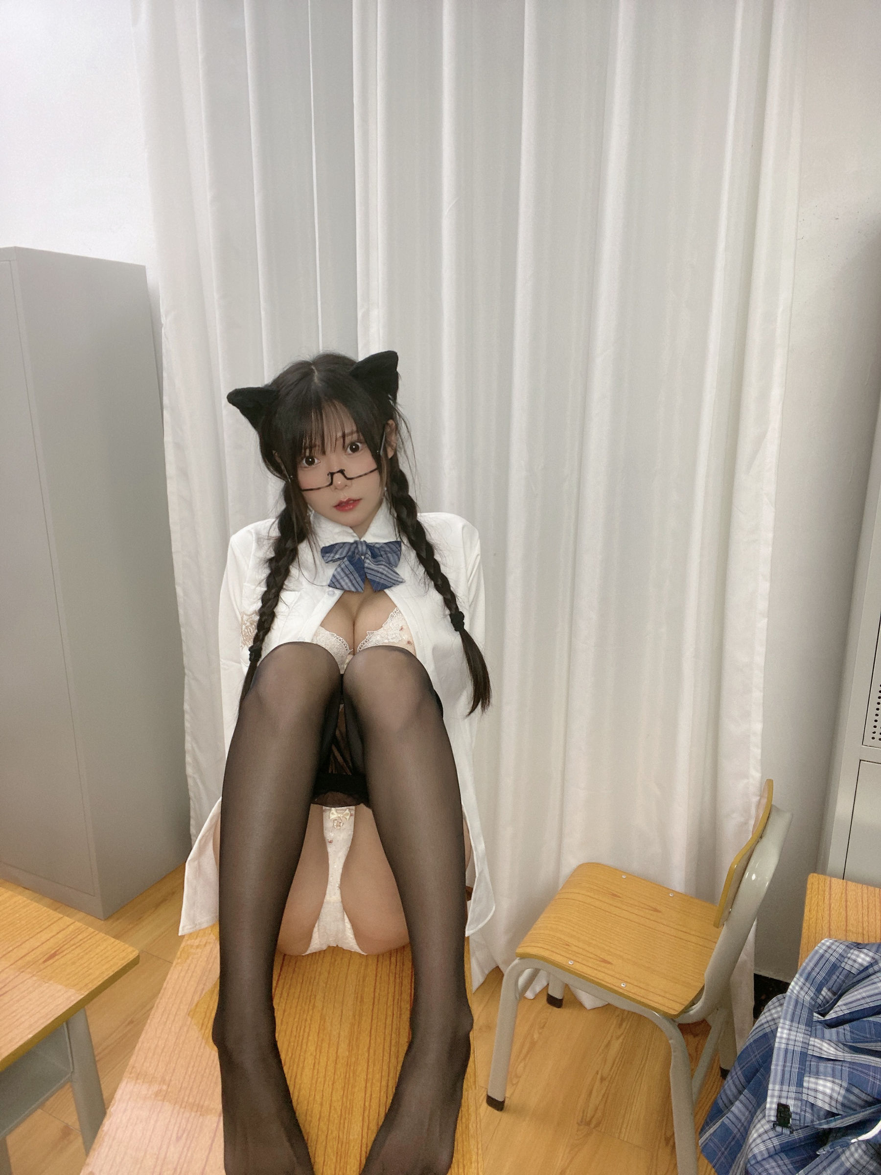 [福利COS] 香草喵露露写真 - 小露乱撞 JK制服自拍