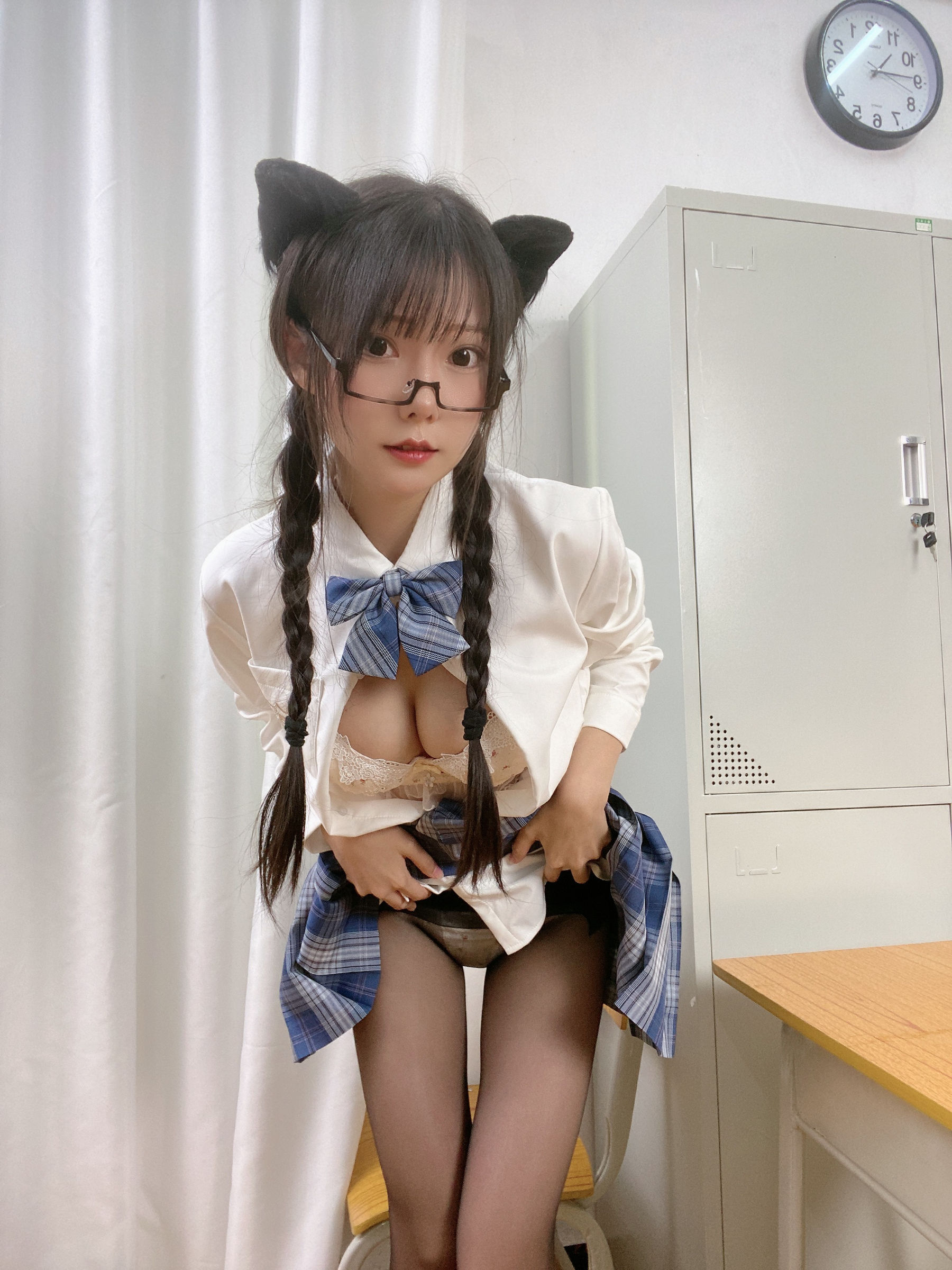 [福利COS] 香草喵露露写真 - 小露乱撞 JK制服自拍