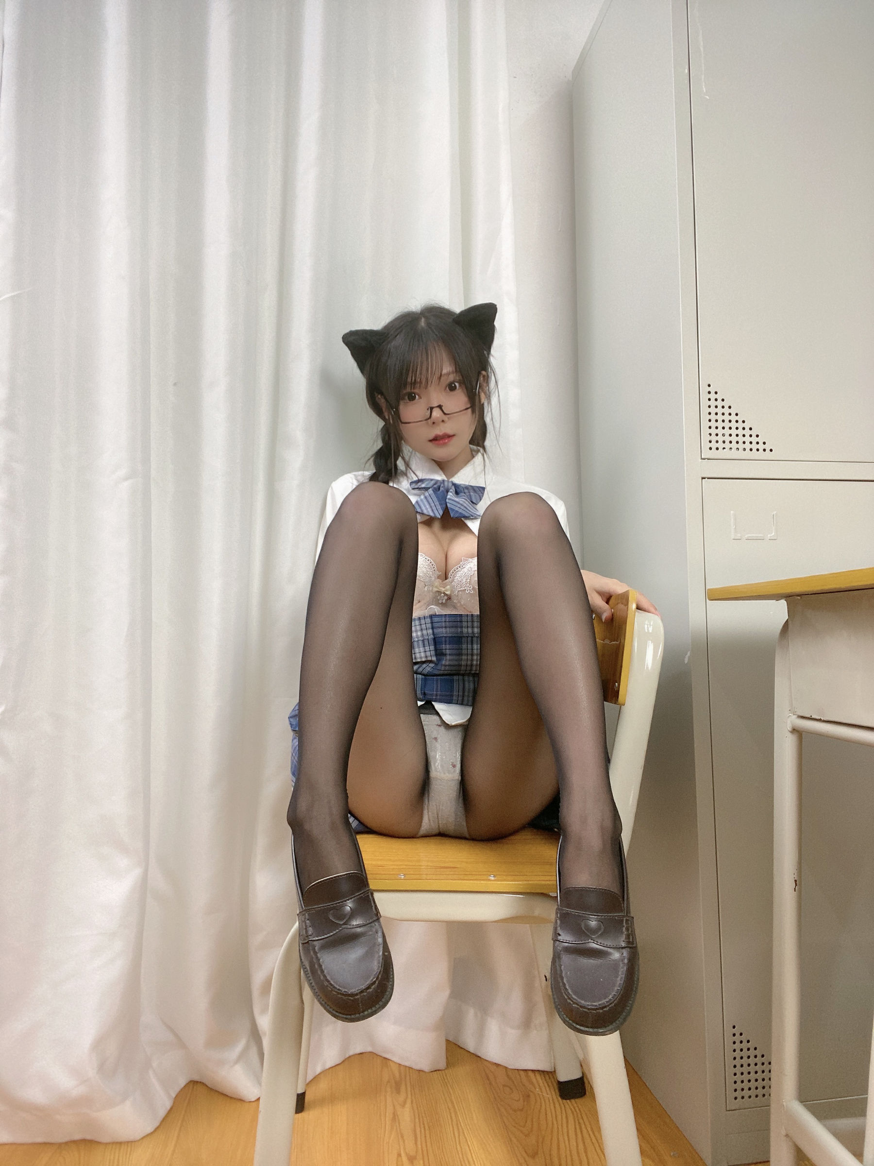 [福利COS] 香草喵露露写真 - 小露乱撞 JK制服自拍