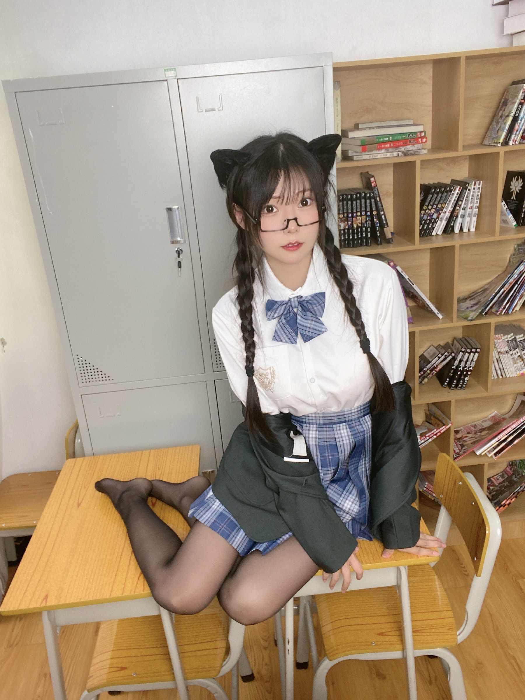 [福利COS] 香草喵露露写真 - 小露乱撞 JK制服自拍