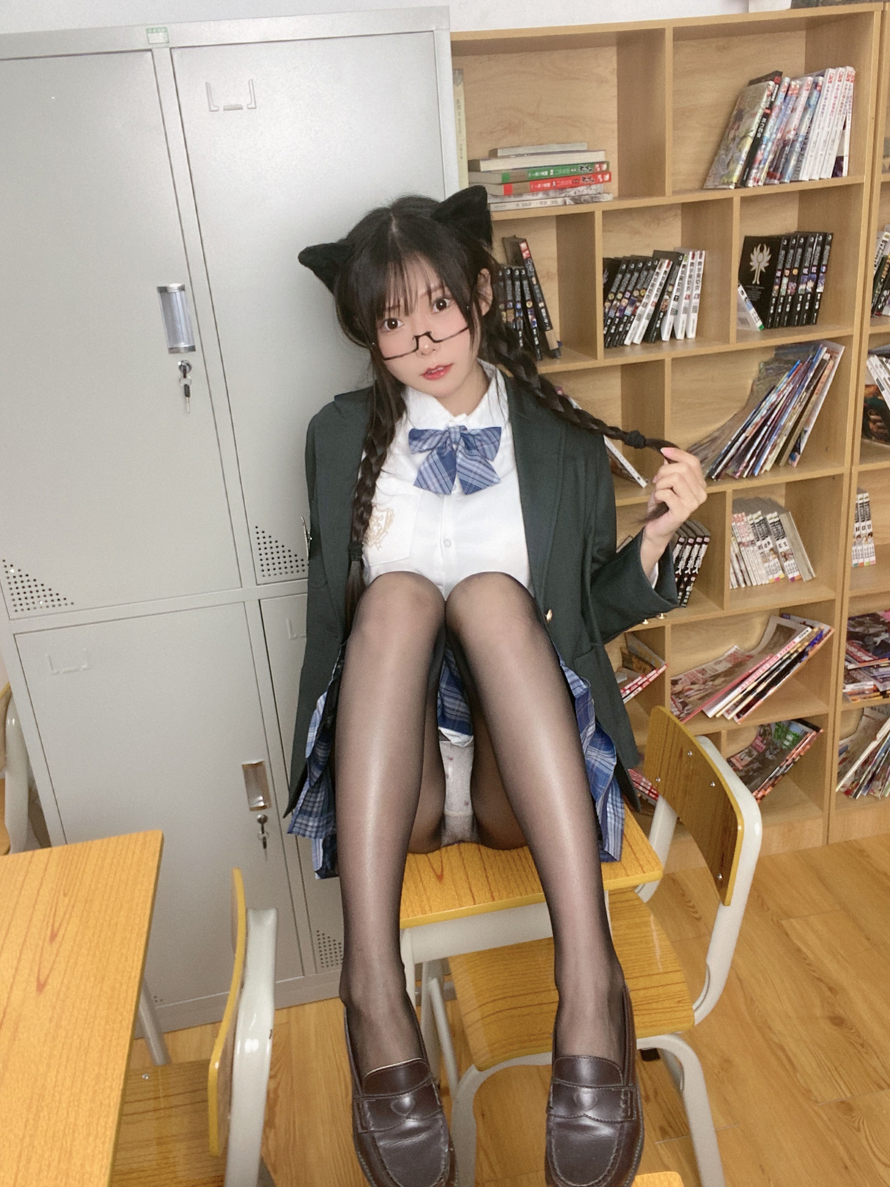 [福利COS] 香草喵露露写真 - 小露乱撞 JK制服自拍