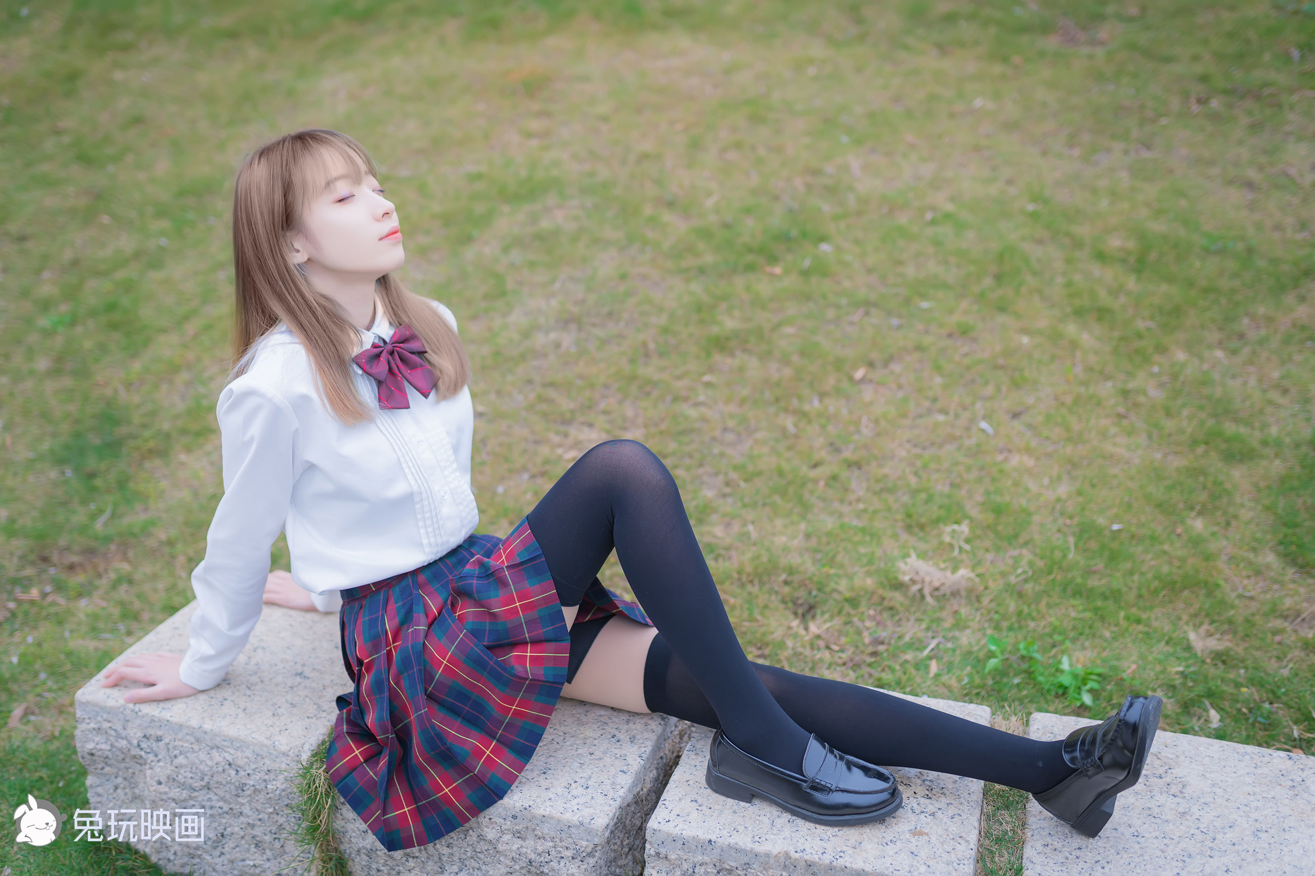 [兔玩映画] - JK制服 Vol.006 绿草坪