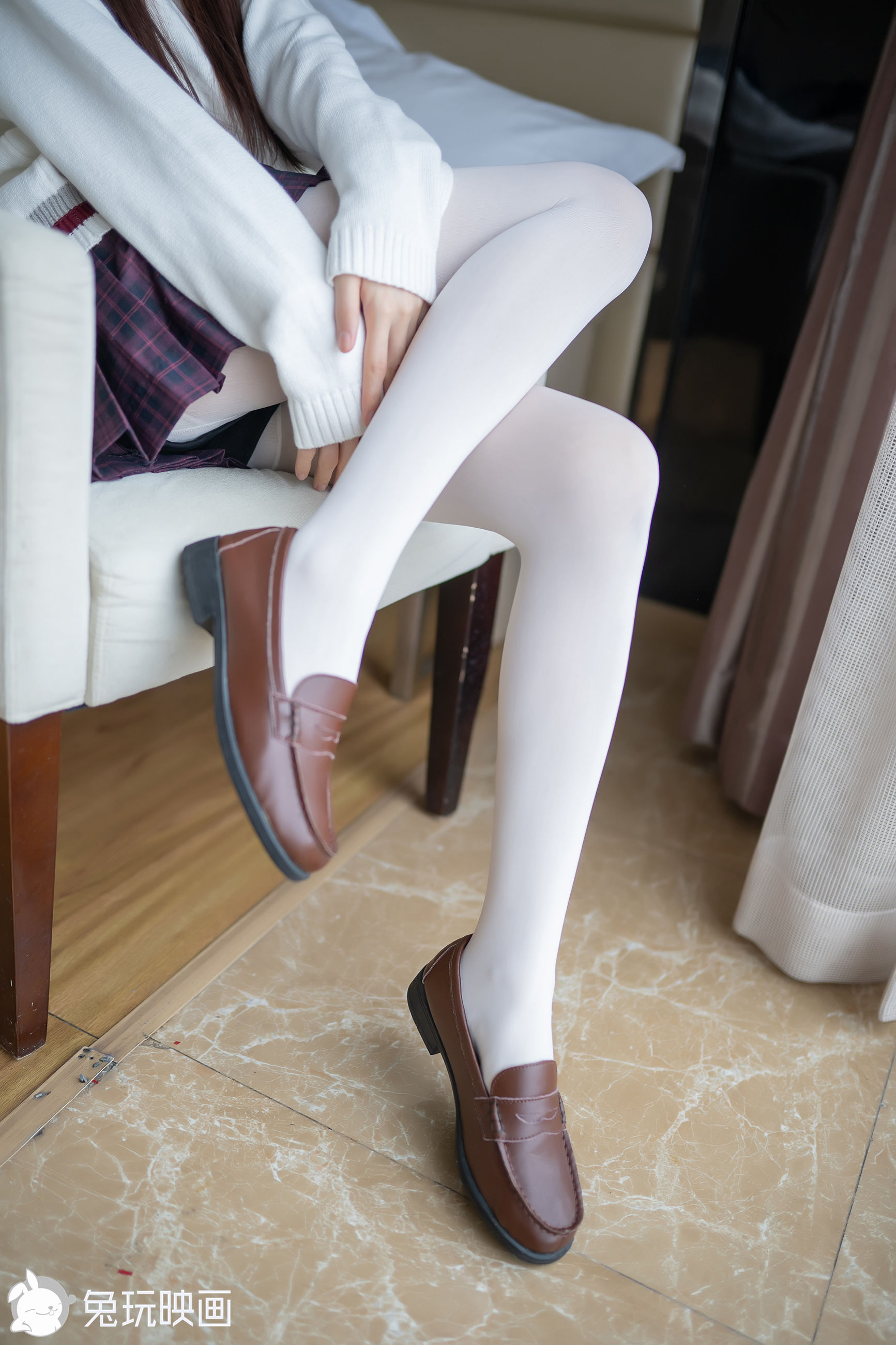 [兔玩映画] - 制服妹妹的小细腿