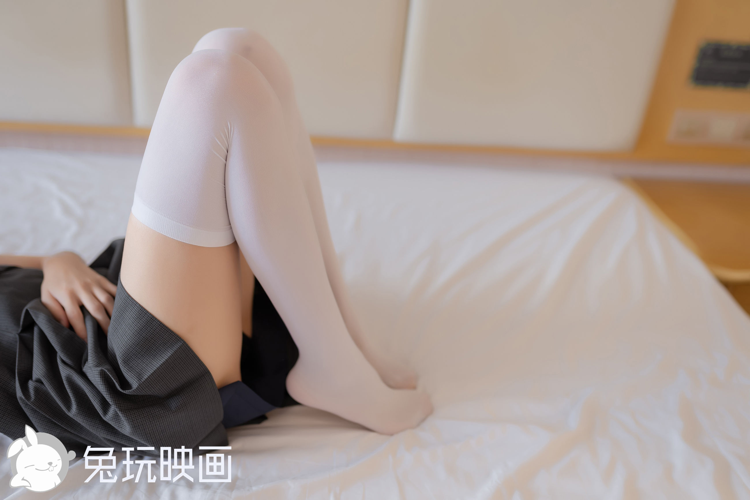 [兔玩映画] - 制服裙白丝