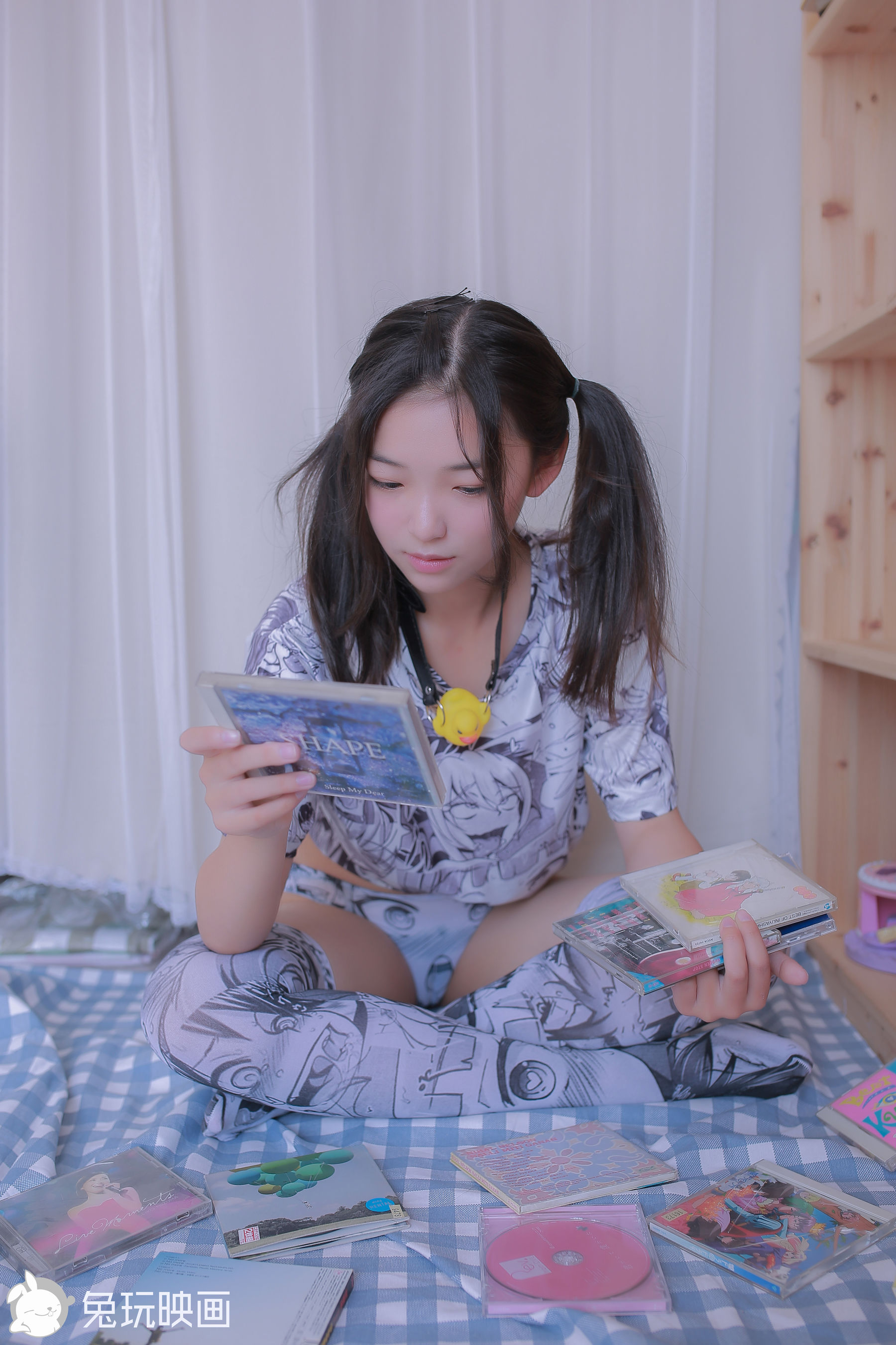 [兔玩映画] - 漫画袜子和粉色套装
