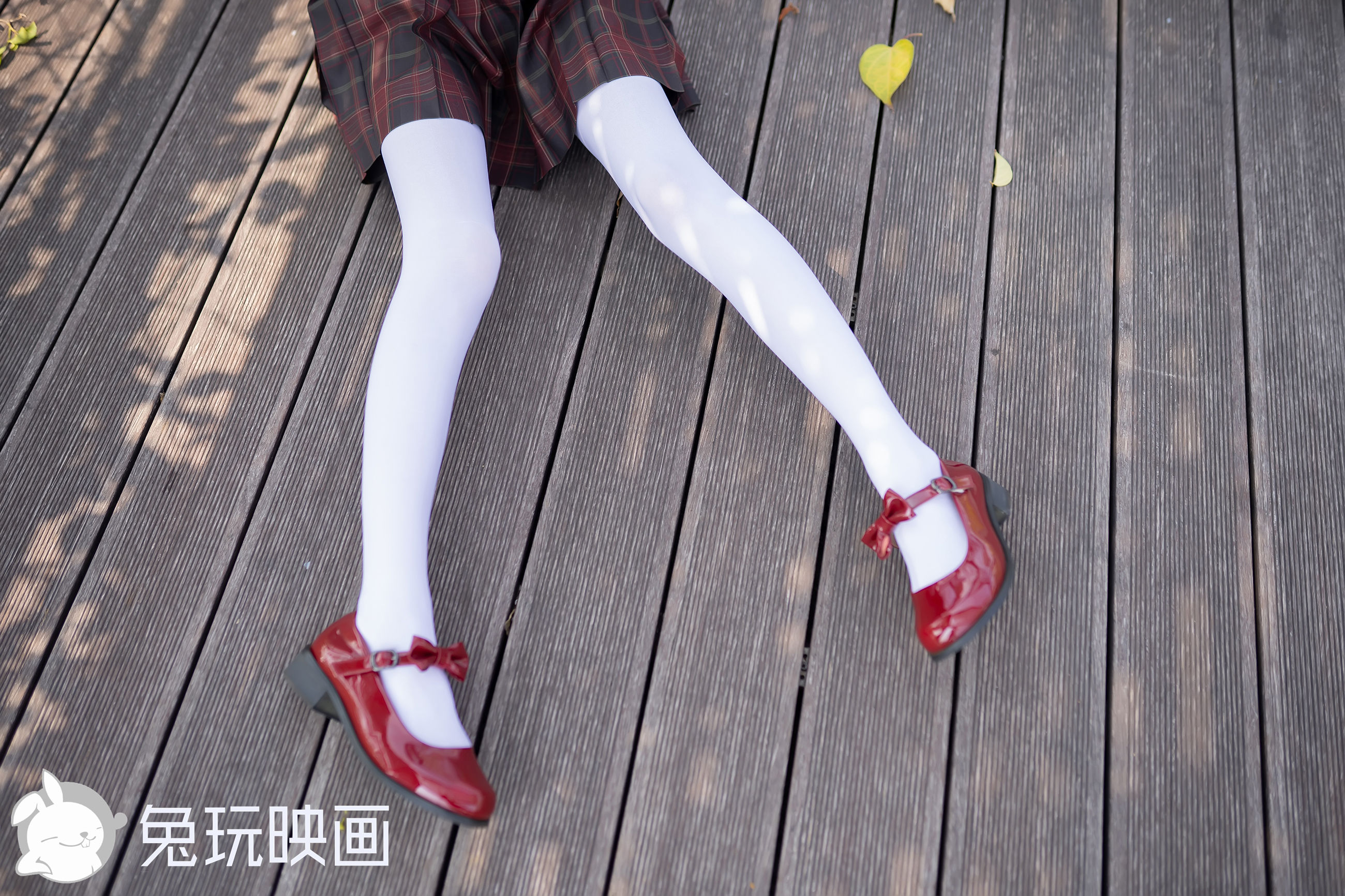 [兔玩映画] - 白丝和小红鞋