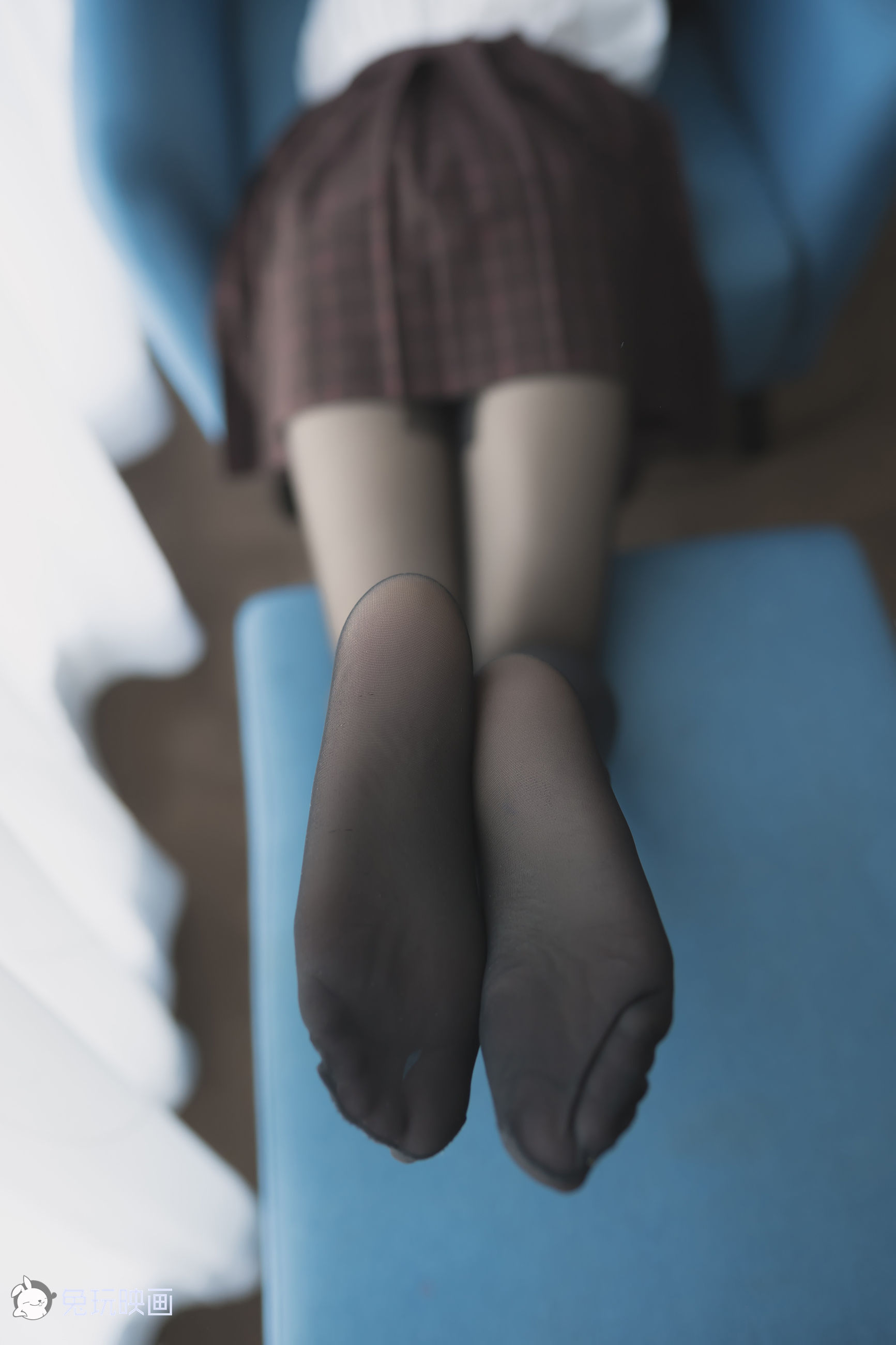 [兔玩映画] - 蓝椅子上的黑丝少女