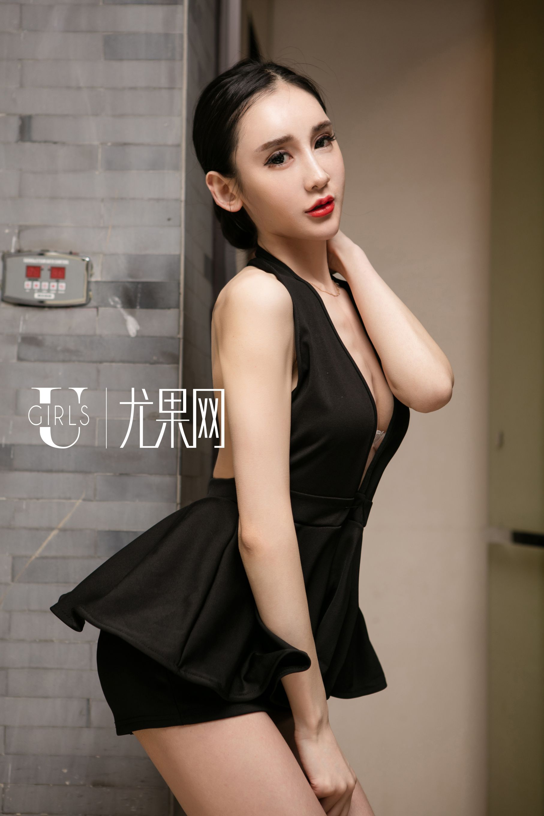 [尤果网Ugirls] U184 阿依努尔瓦娅《骨感少数民族美女》