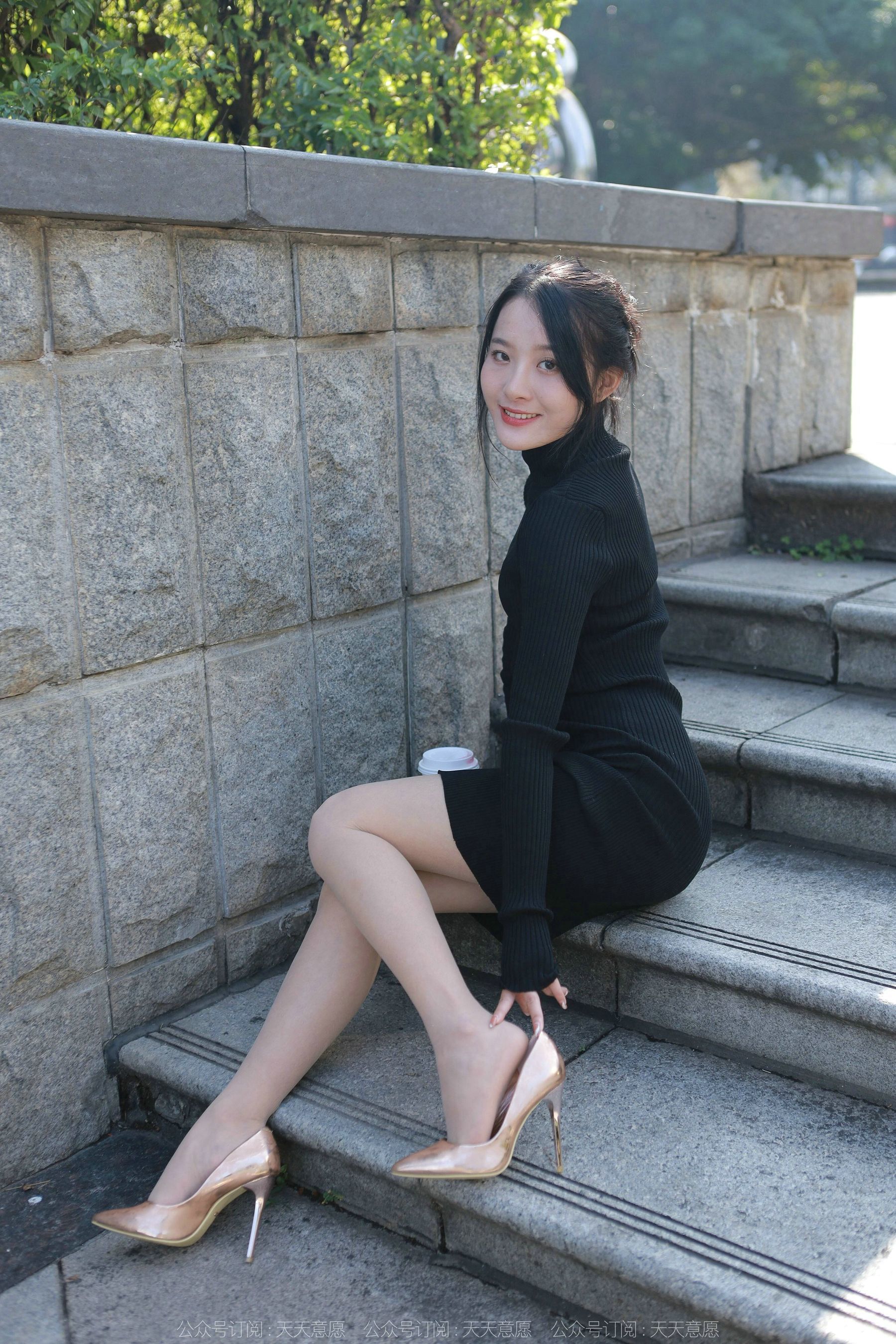[IESS异思趣向] 模特：婉萍 《黑色包臀裙》