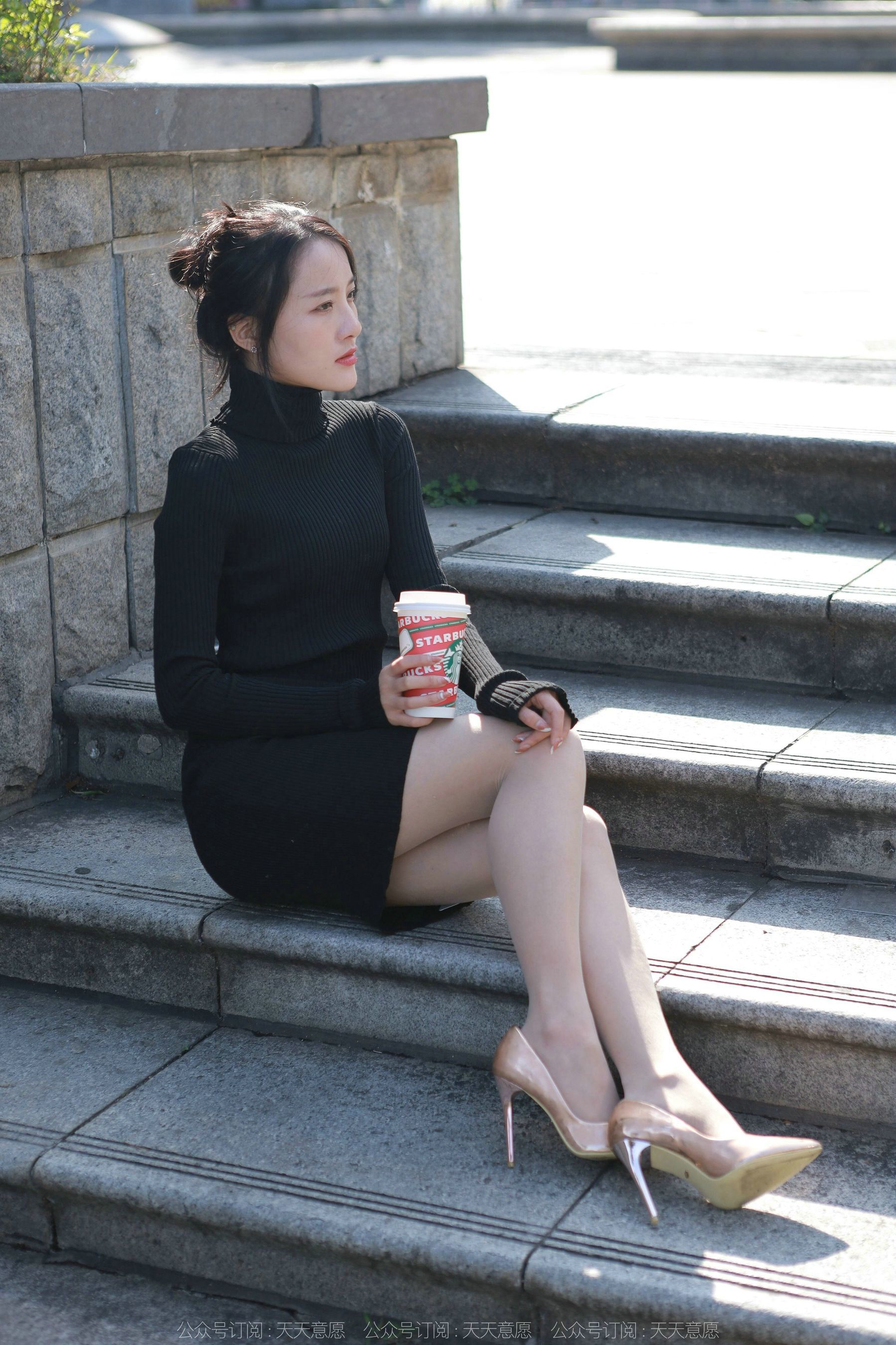 [IESS异思趣向] 模特：婉萍 《黑色包臀裙》