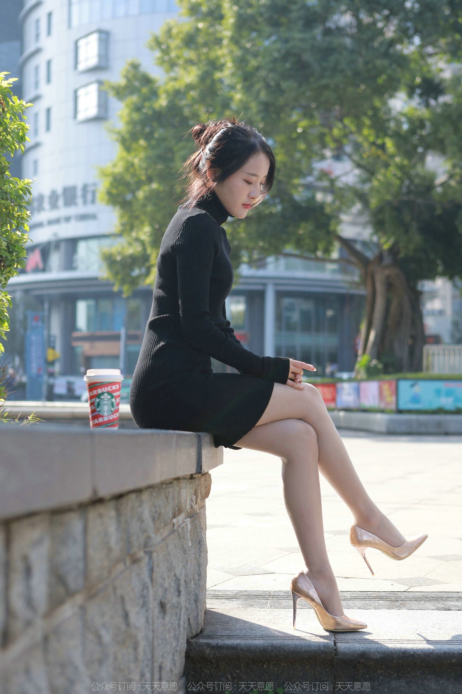 [IESS异思趣向] 模特：婉萍 《黑色包臀裙》