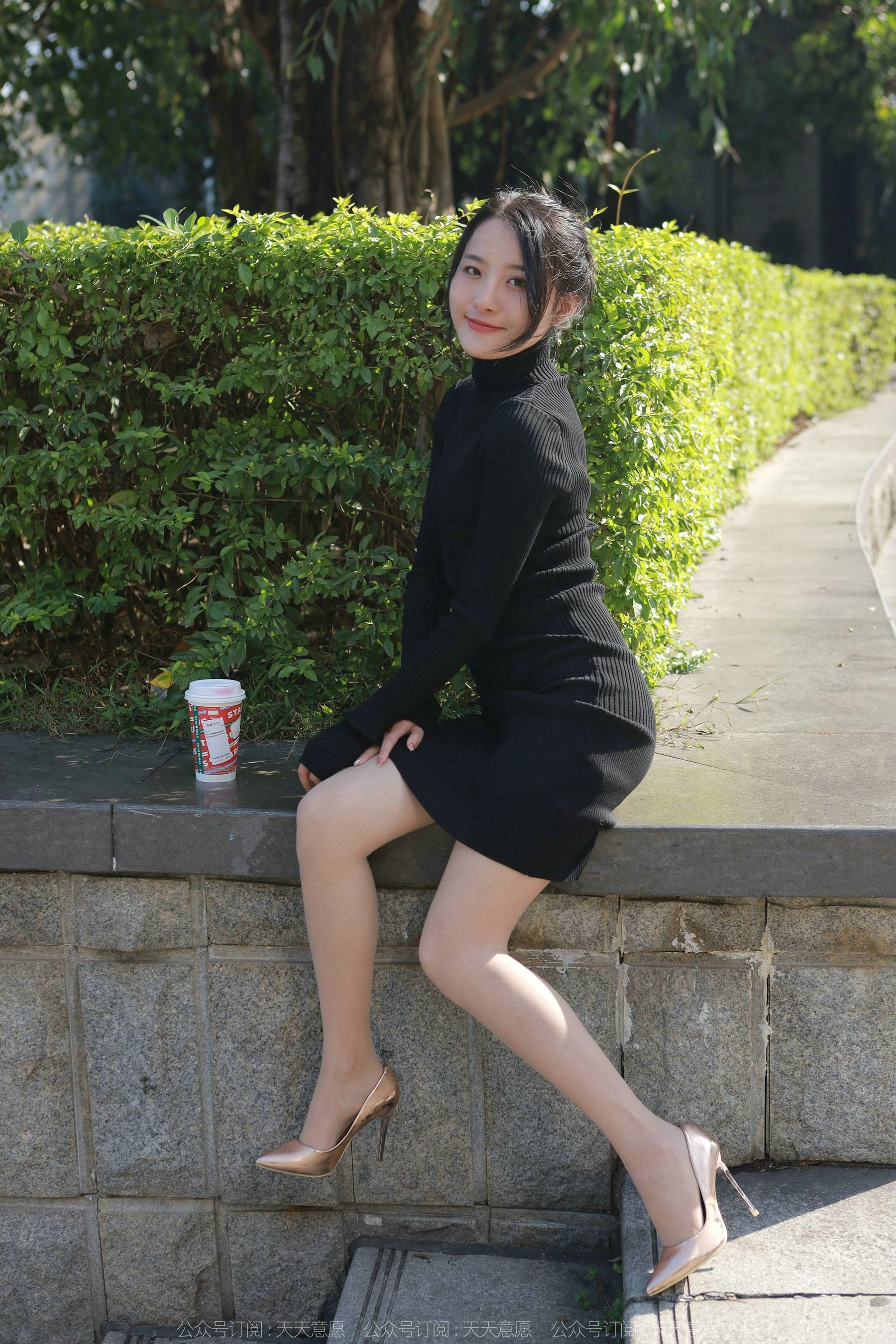 [IESS异思趣向] 模特：婉萍 《黑色包臀裙》