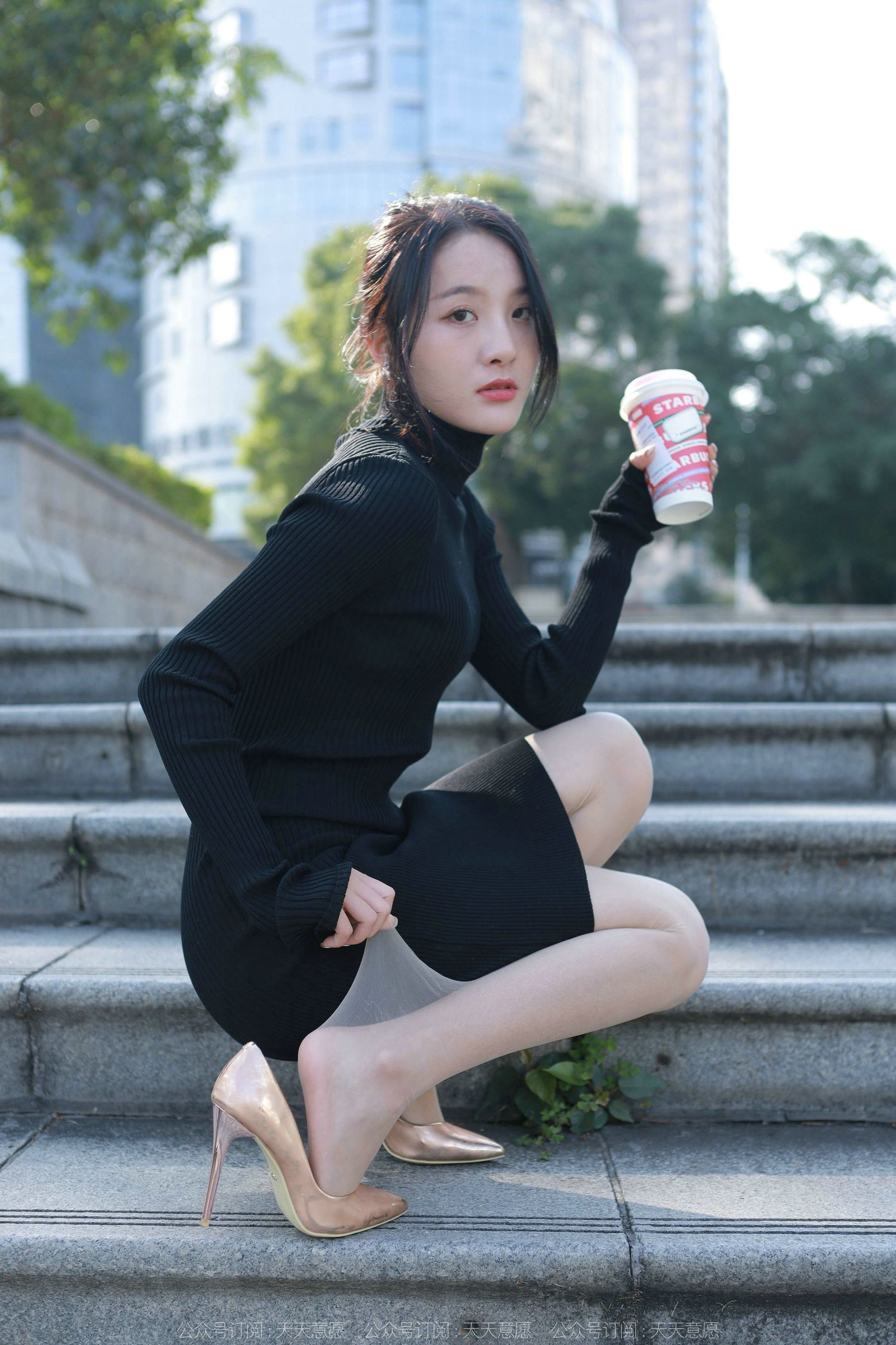 [IESS异思趣向] 模特：婉萍 《黑色包臀裙》