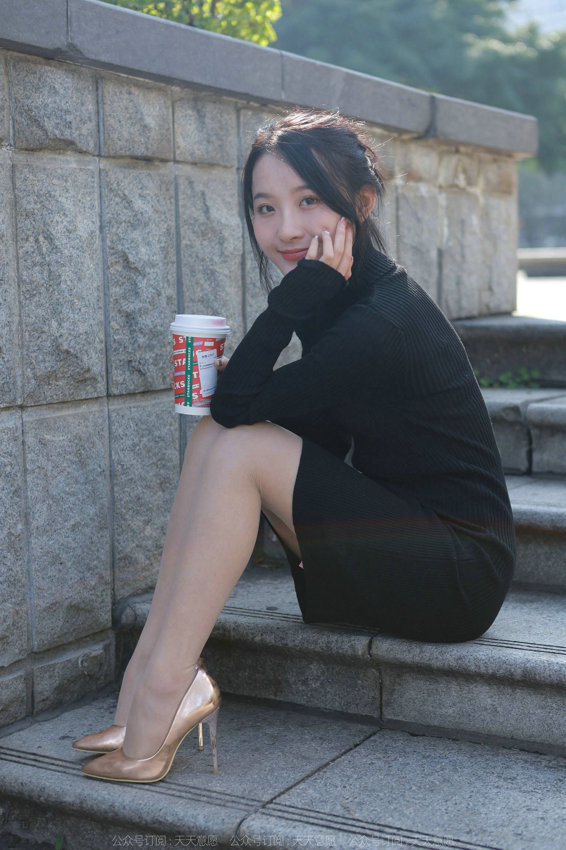 [IESS异思趣向] 模特：婉萍 《黑色包臀裙》