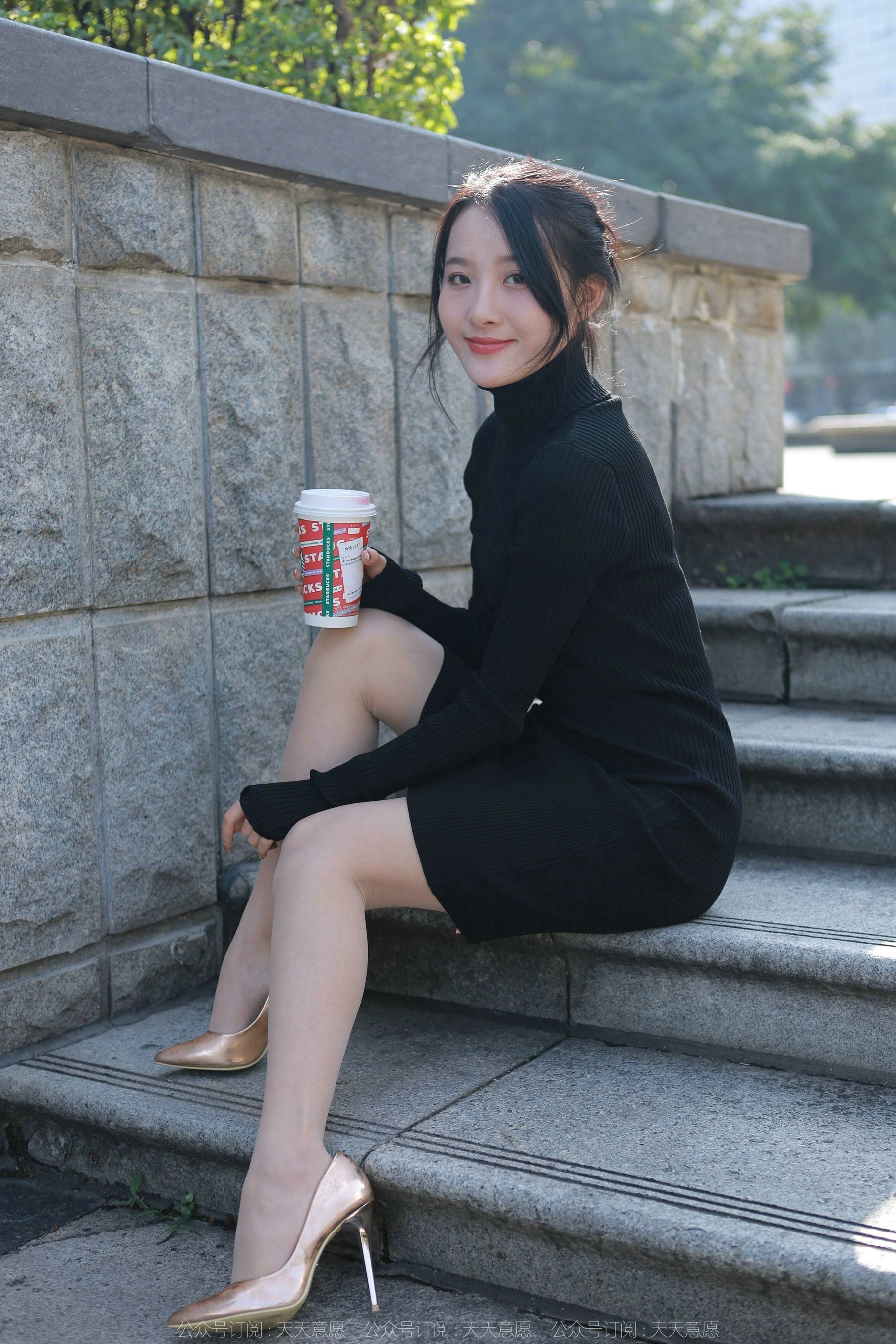 [IESS异思趣向] 模特：婉萍 《黑色包臀裙》