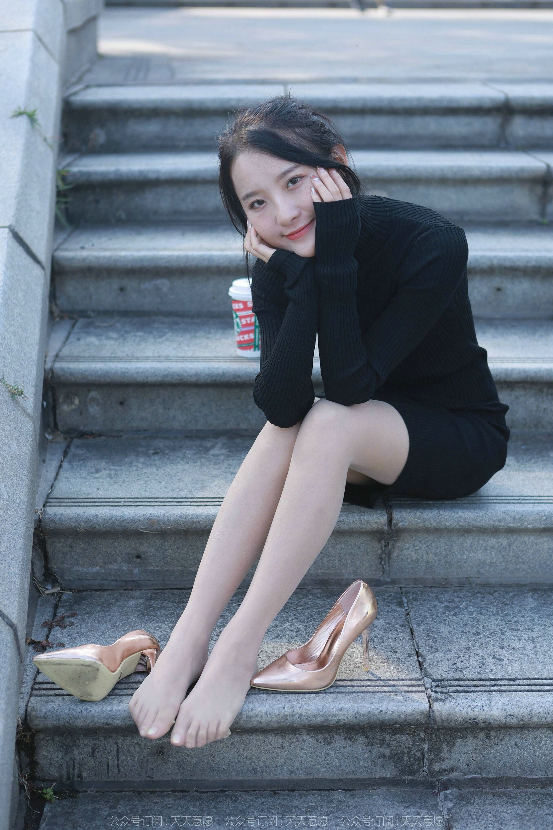[IESS异思趣向] 模特：婉萍 《黑色包臀裙》