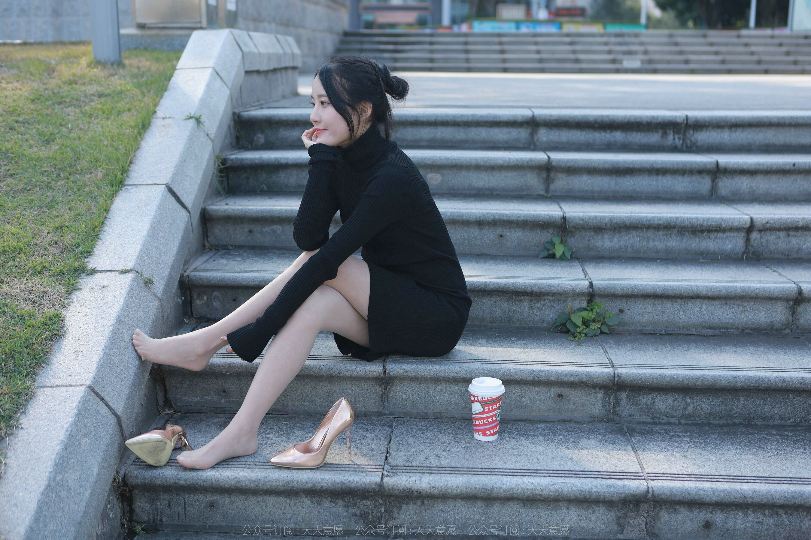 [IESS异思趣向] 模特：婉萍 《黑色包臀裙》