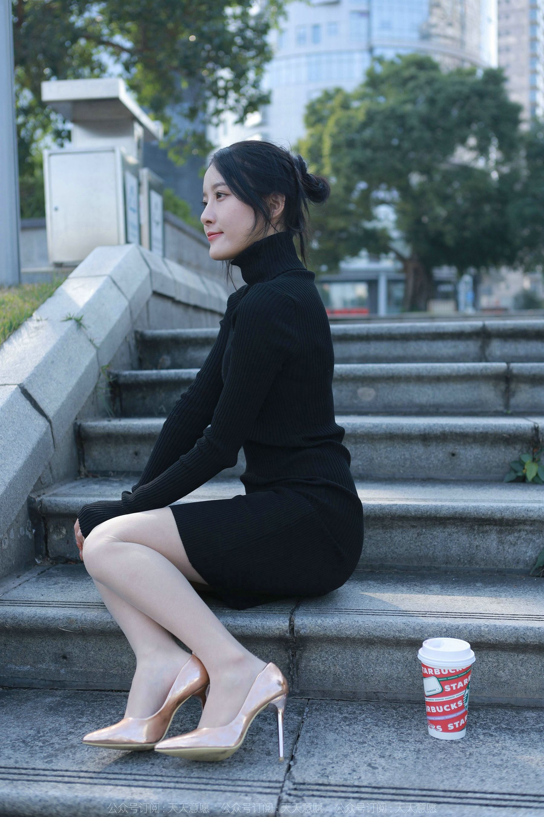 [IESS异思趣向] 模特：婉萍 《黑色包臀裙》