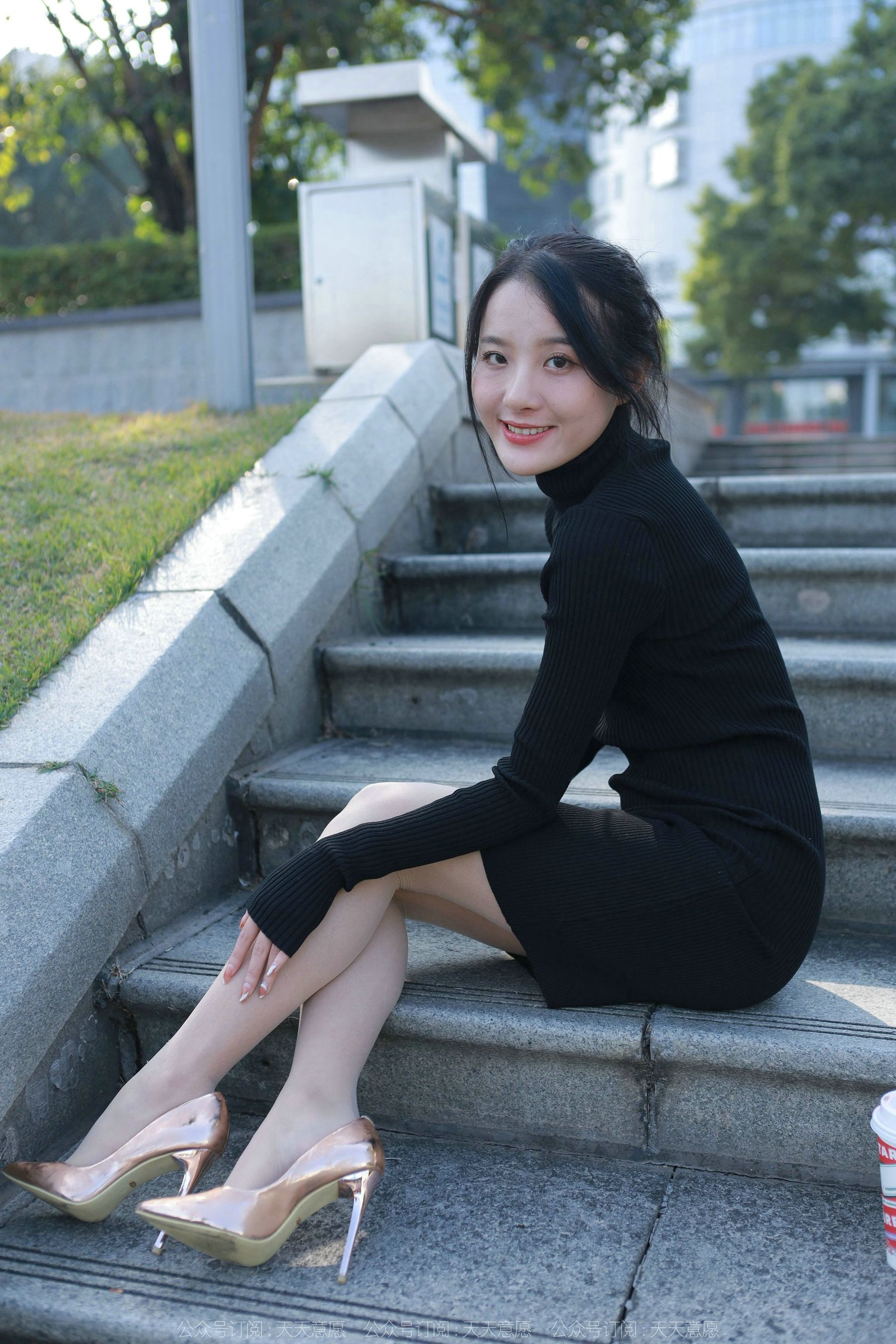 [IESS异思趣向] 模特：婉萍 《黑色包臀裙》