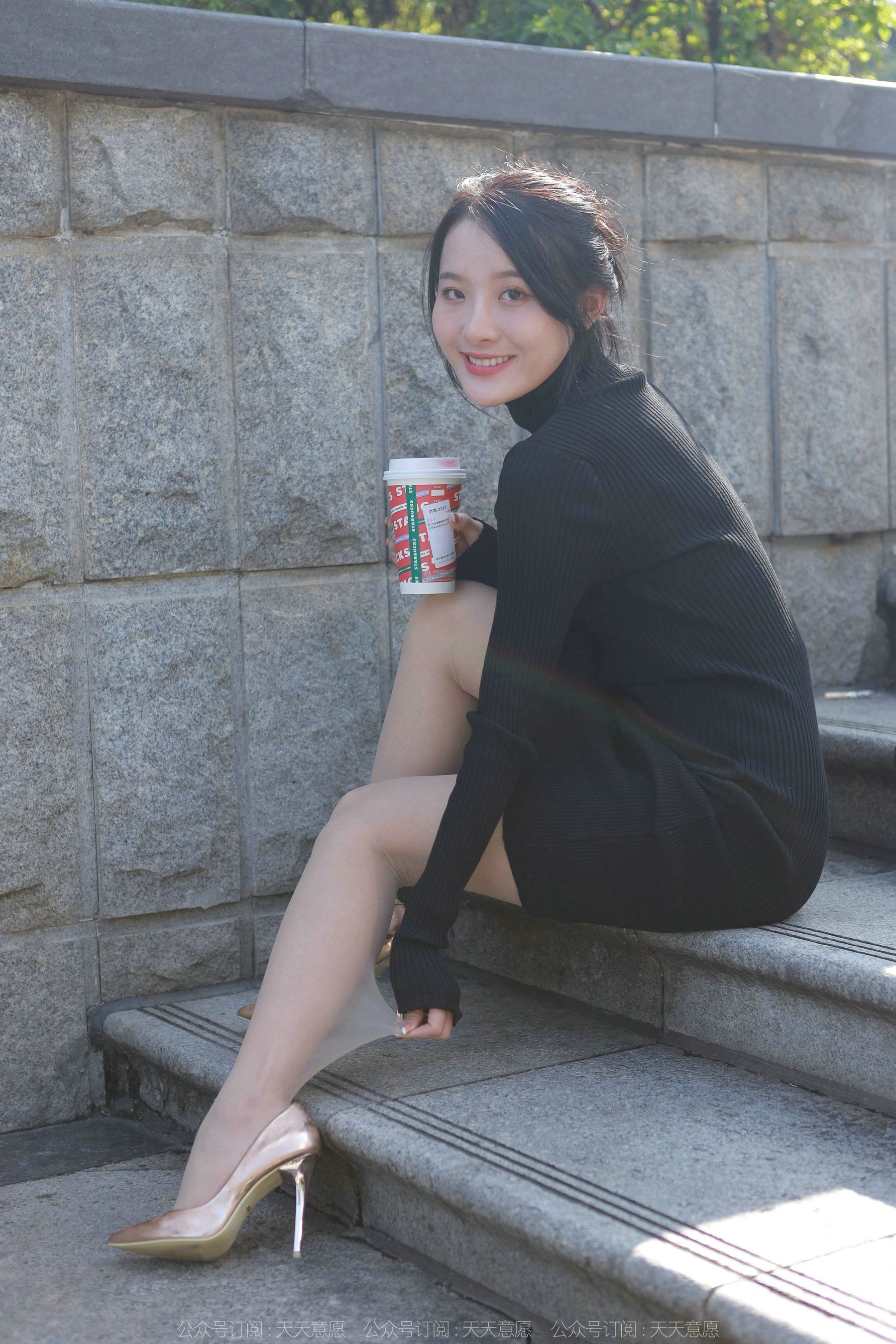 [IESS异思趣向] 模特：婉萍 《黑色包臀裙》