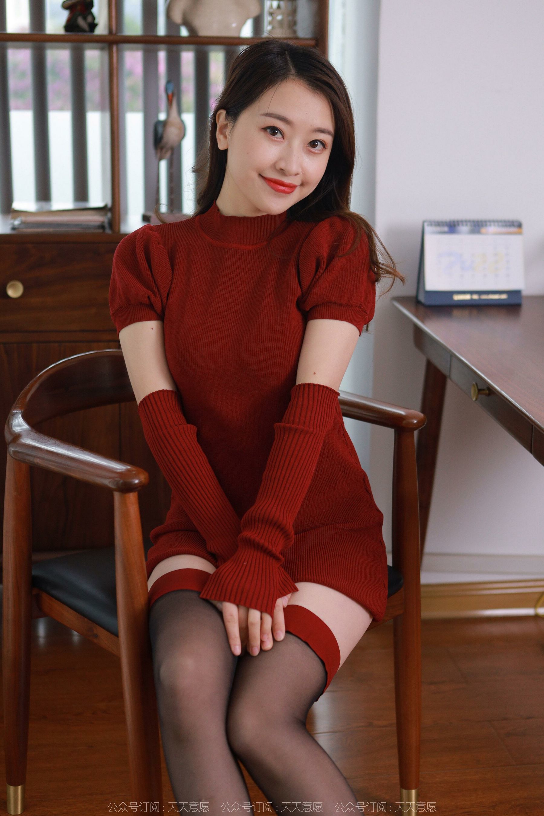 [IESS异思趣向] 模特：小婕 《半筒黑丝》