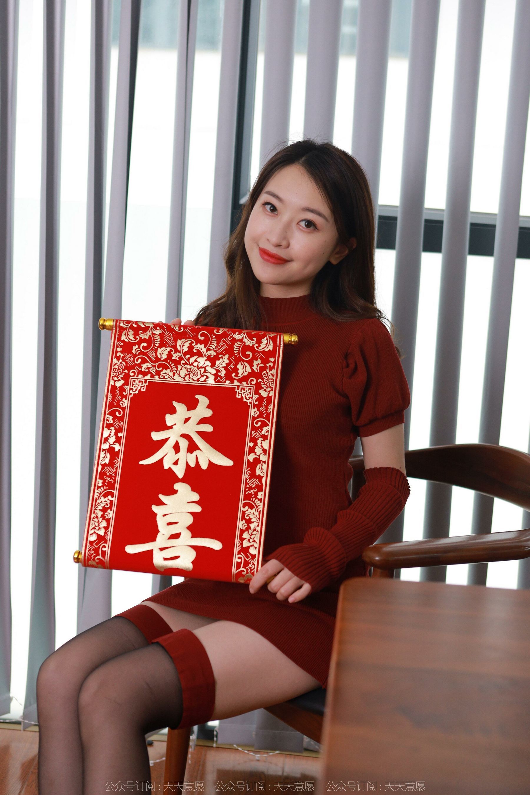 [IESS异思趣向] 模特：小婕 《半筒黑丝》