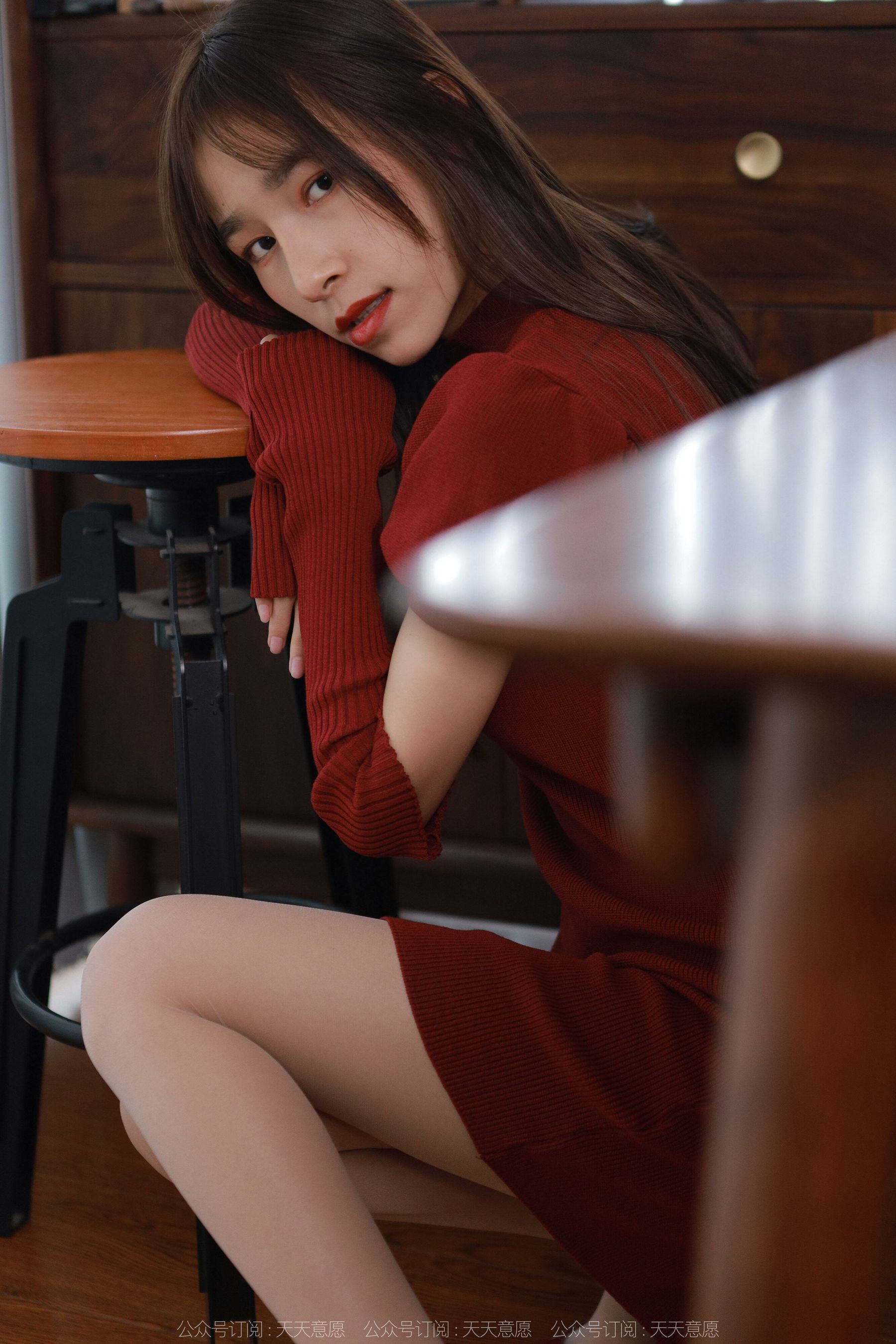 [IESS异思趣向] 模特：美子 《新年红底高跟》