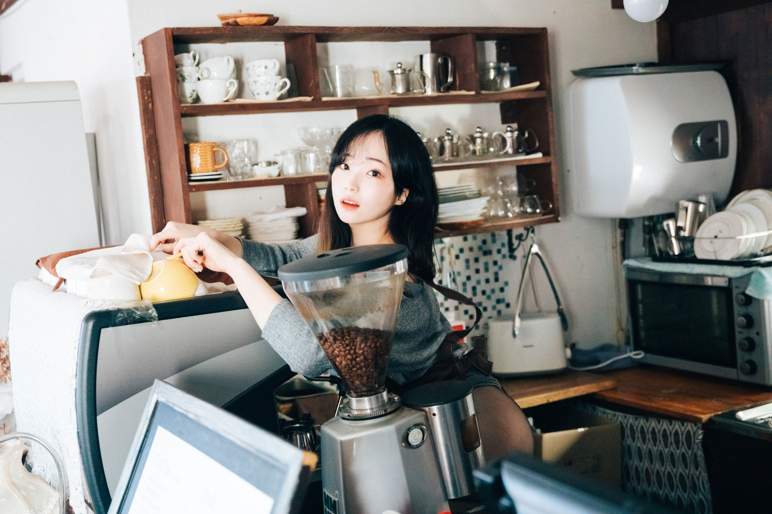 [LOOZY]  Bambi - Cafe Alba