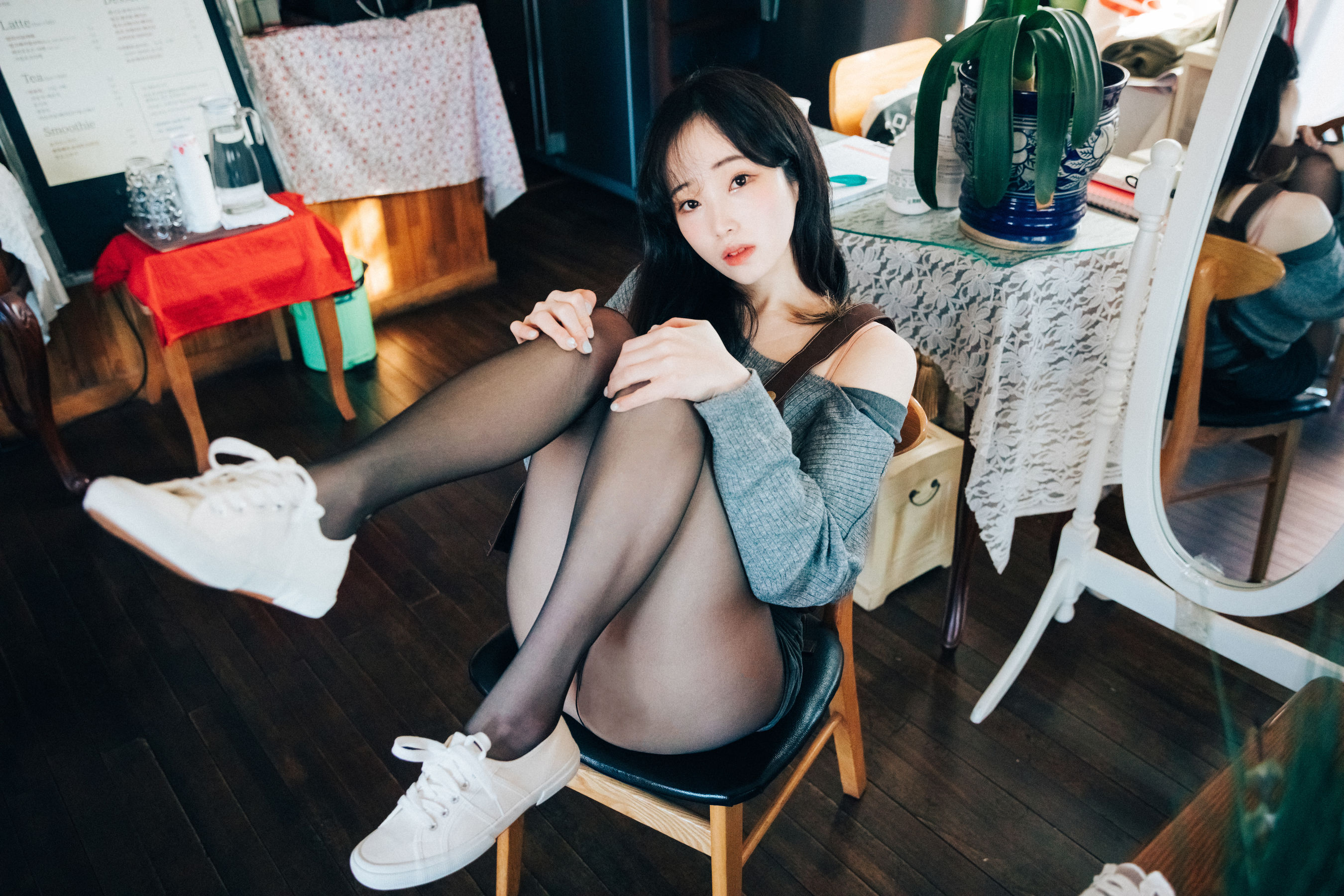 [LOOZY]  Bambi - Cafe Alba