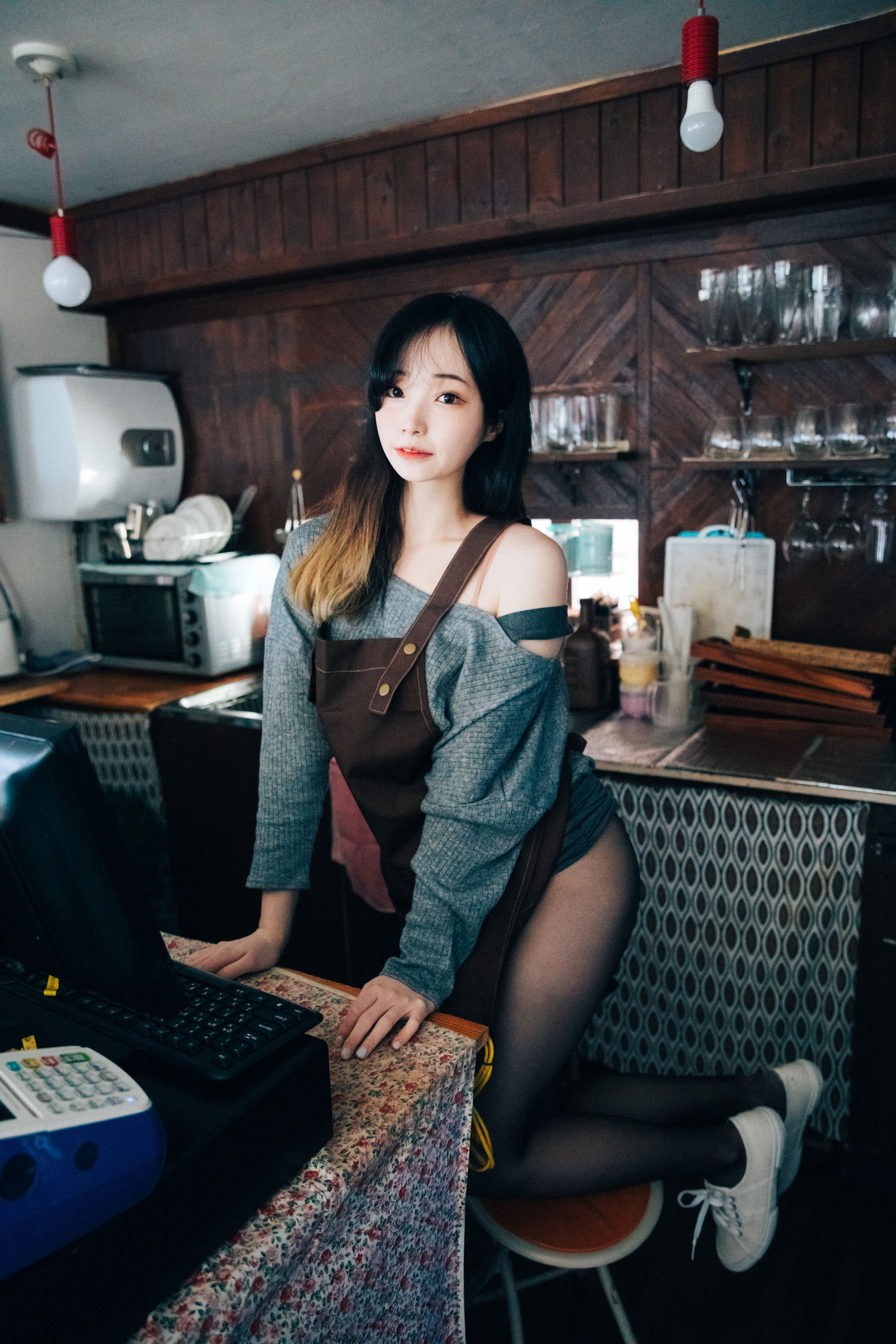 [LOOZY]  Bambi - Cafe Alba