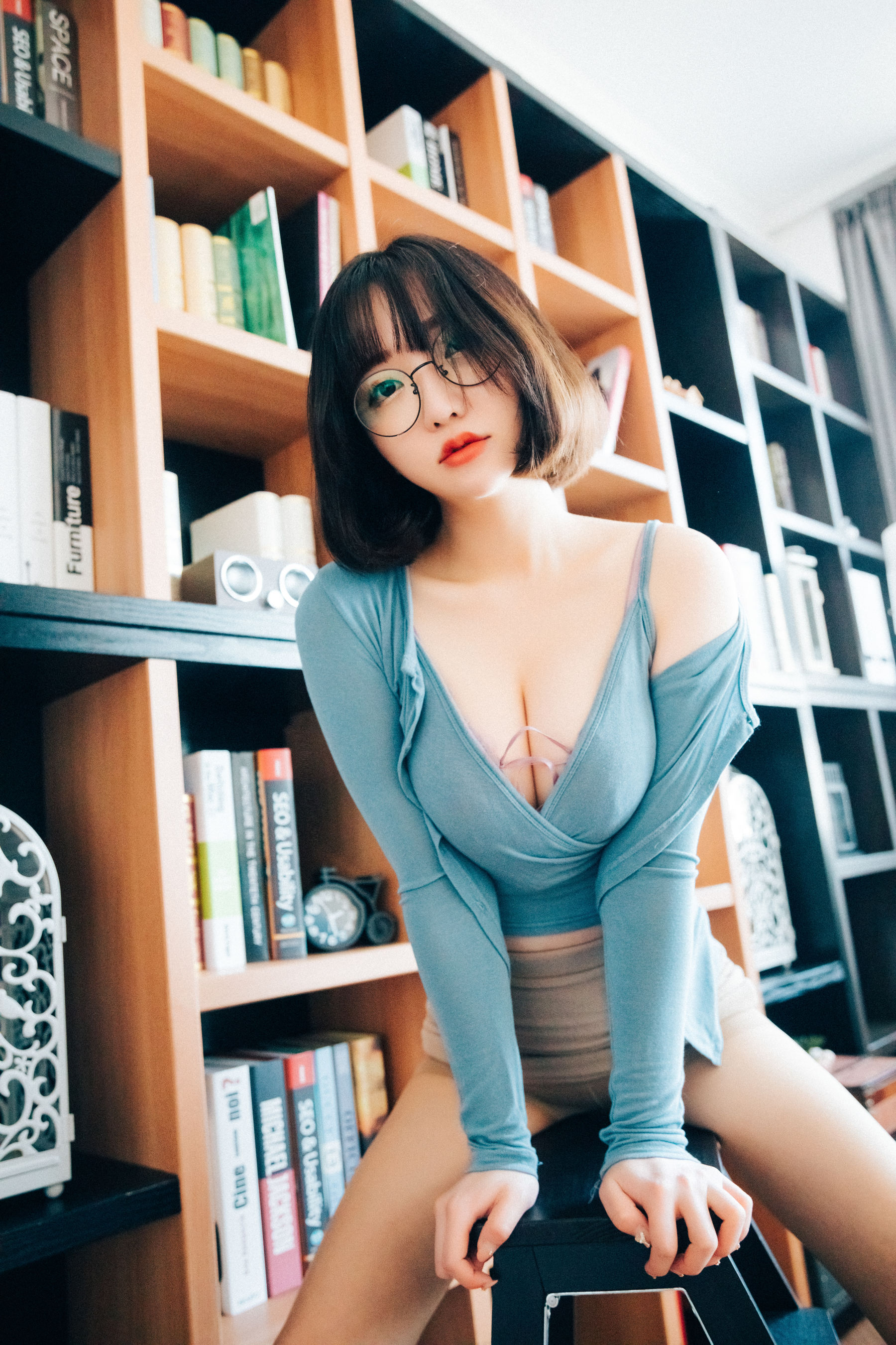 [LOOZY]  Yeeun - Librarian Girl