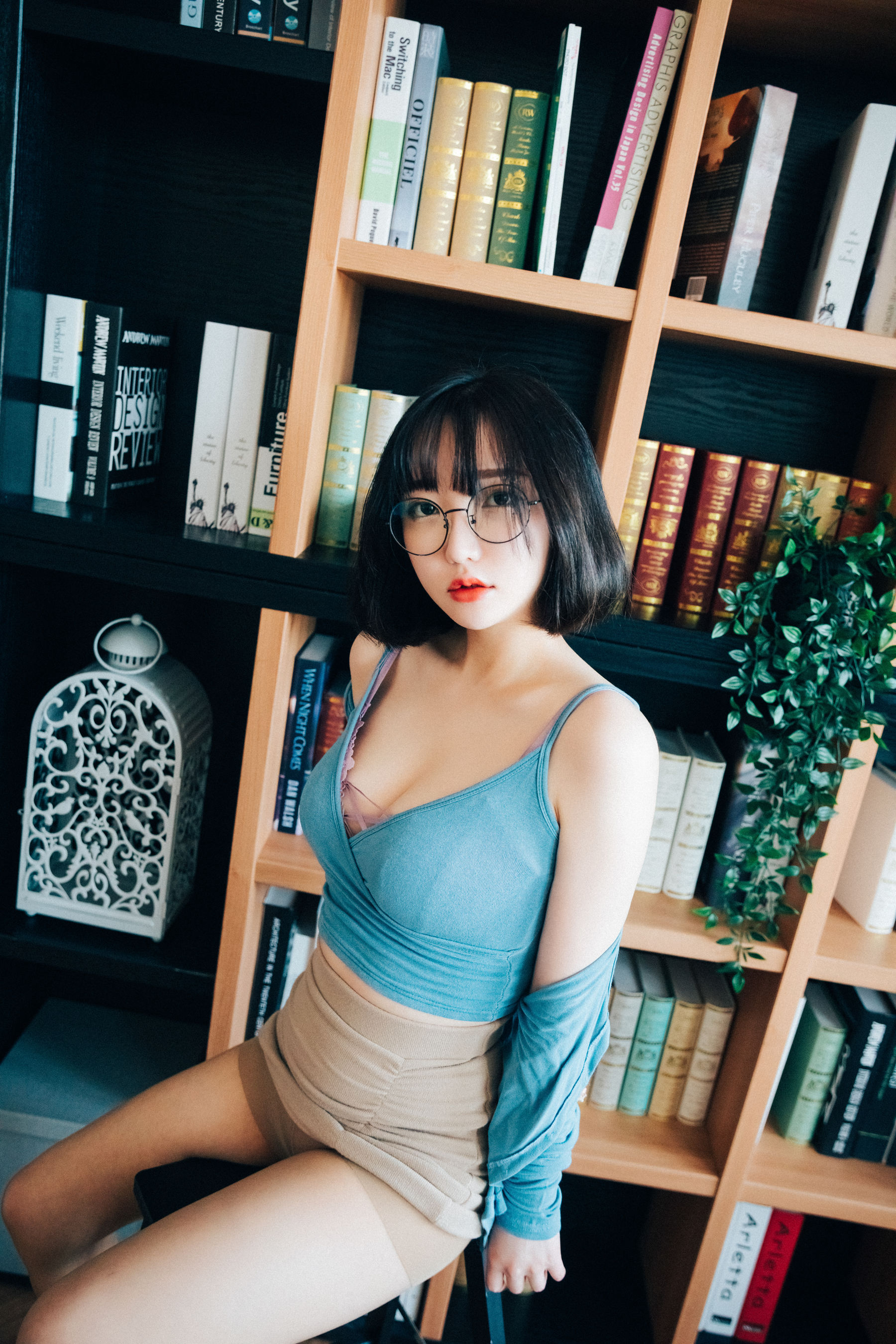 [LOOZY]  Yeeun - Librarian Girl